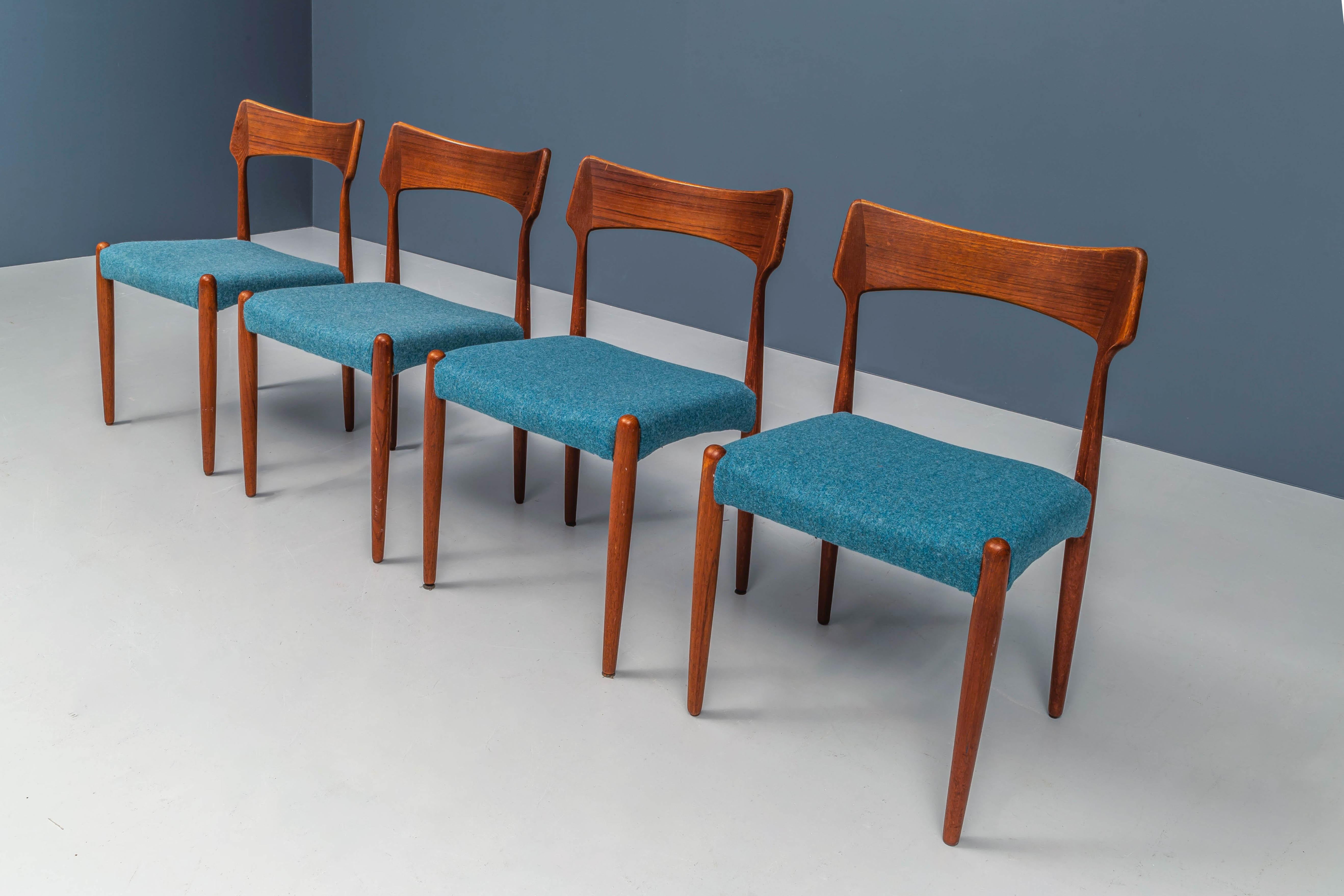 Mid-Century Modern Ensemble de 4 chaises de salle à manger par C. Linneberg pour B. Pedersen, Danemark, années 1970 en vente