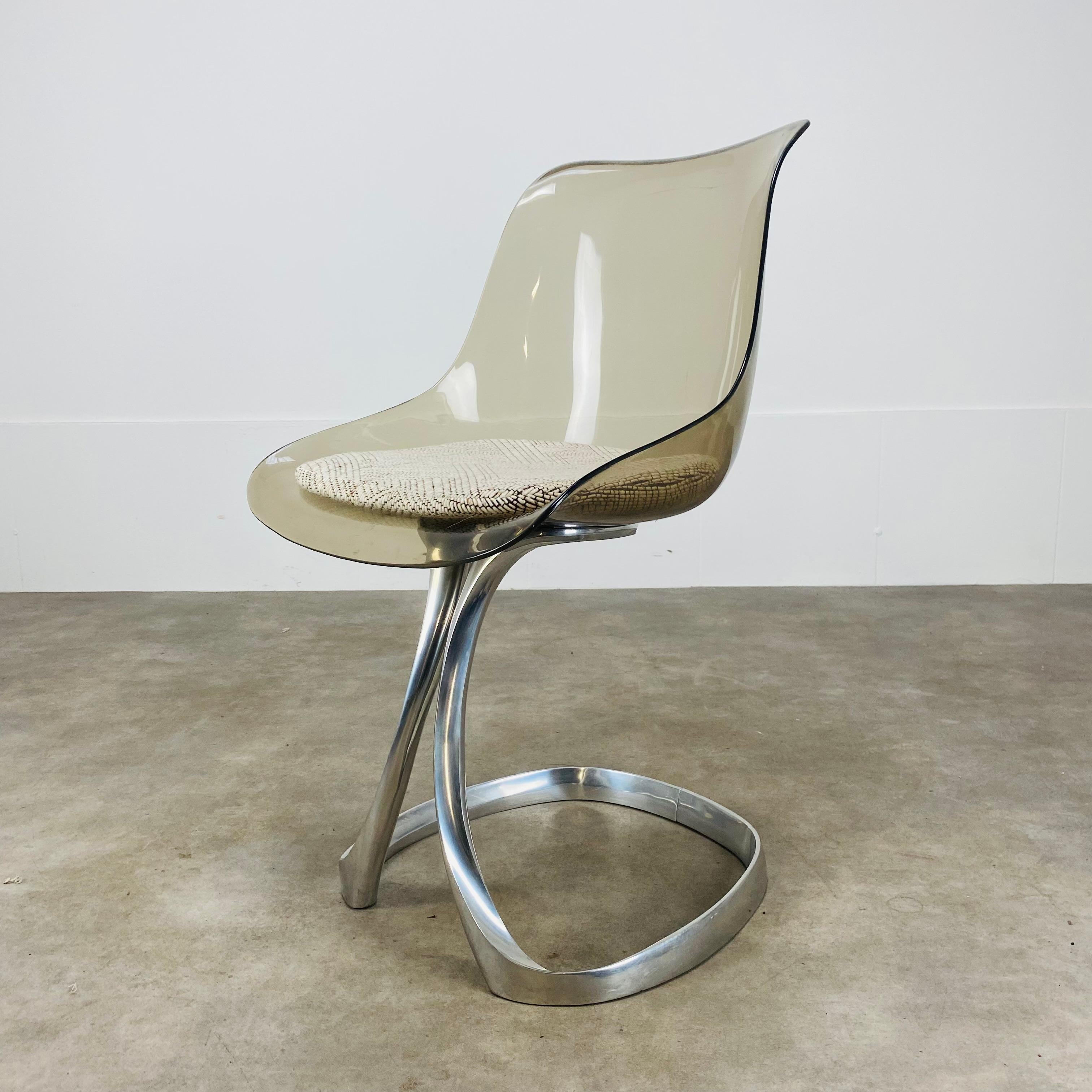 Ensemble de 4 chaises de salle à manger par Michel Charron, plexiglas et aluminium  Bon état - En vente à BELFORT, FR