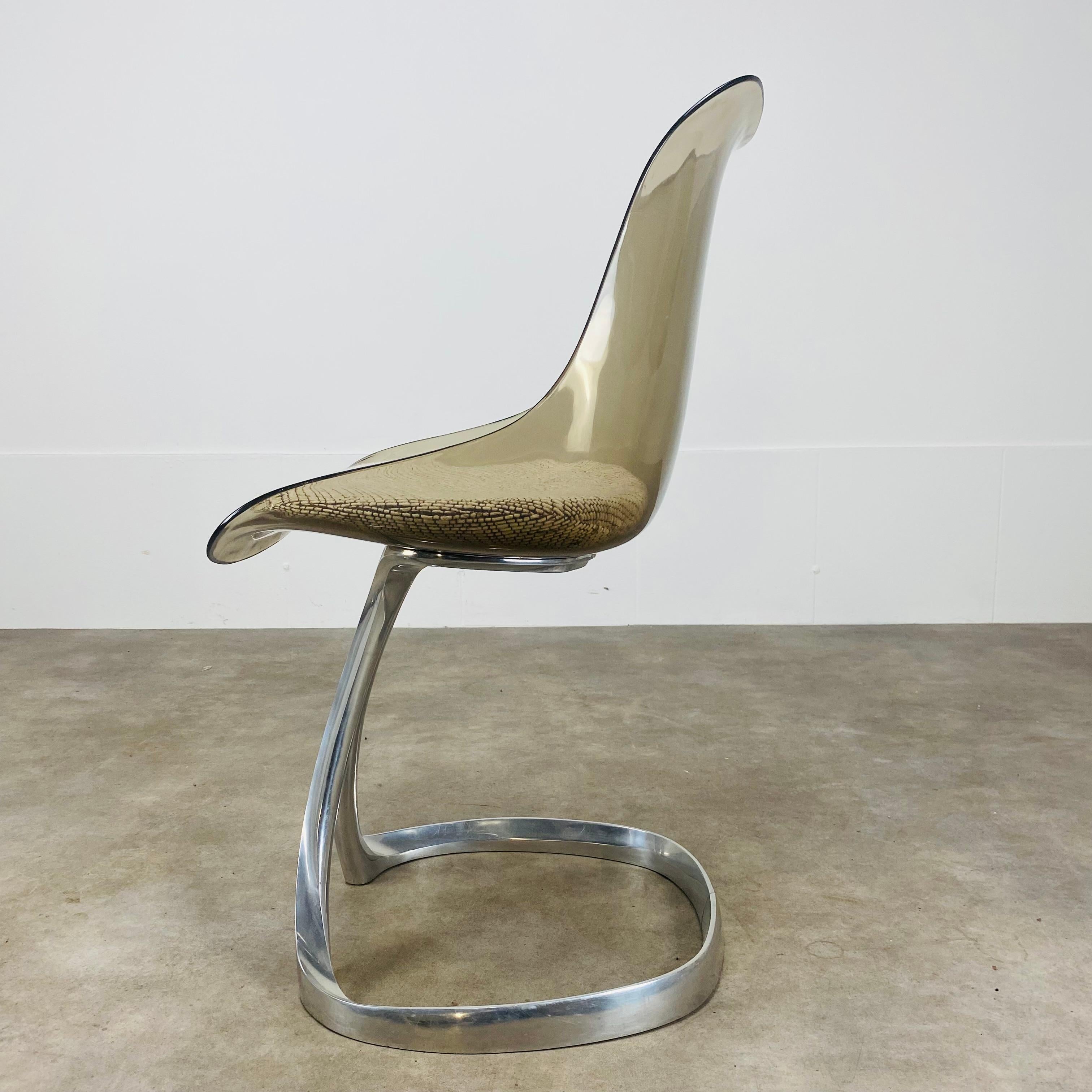 Fin du 20e siècle Ensemble de 4 chaises de salle à manger par Michel Charron, plexiglas et aluminium  en vente