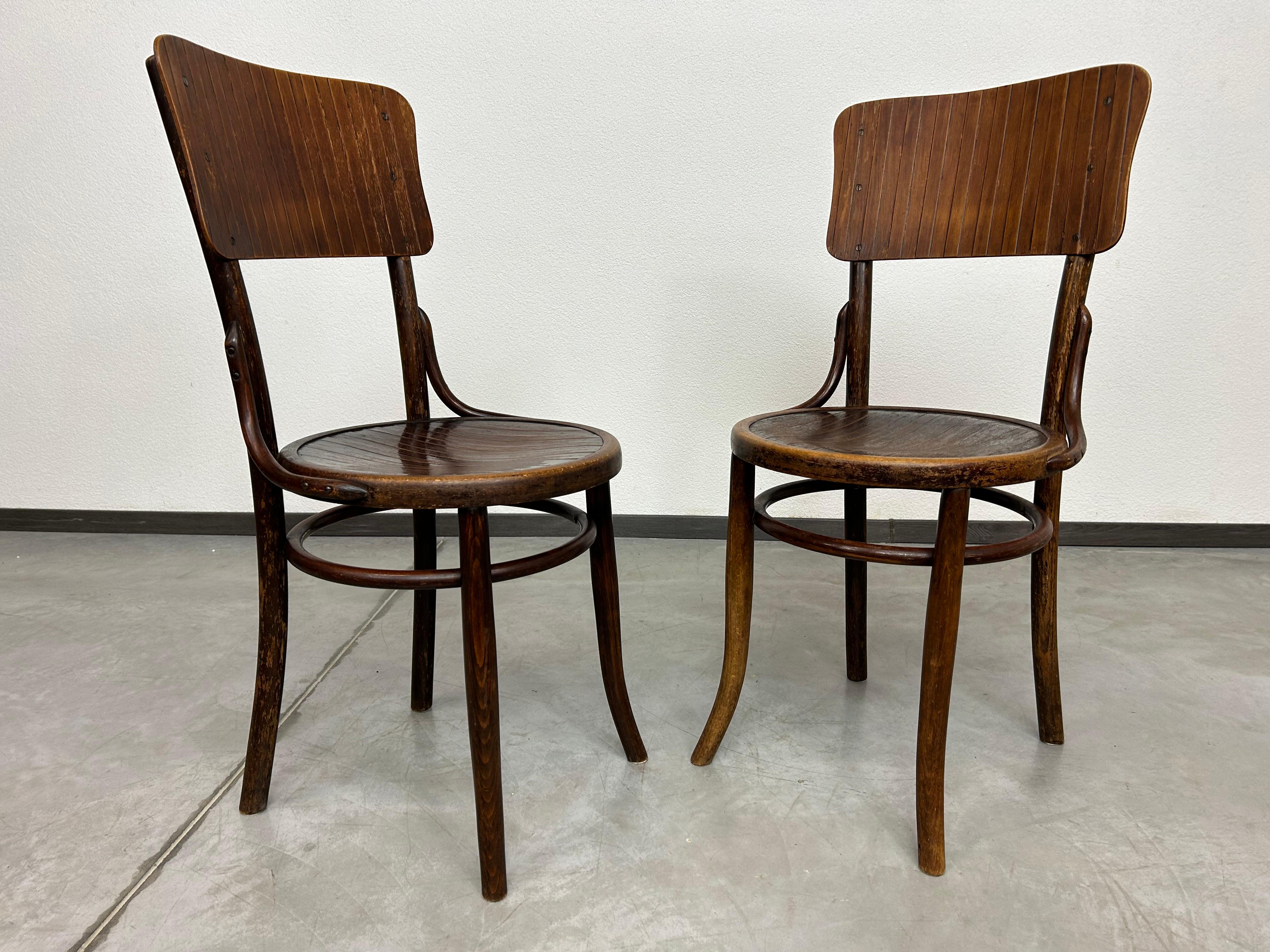Set of 4 dining room chairs by Thonet Mundus In Good Condition For Sale In Banská Štiavnica, SK