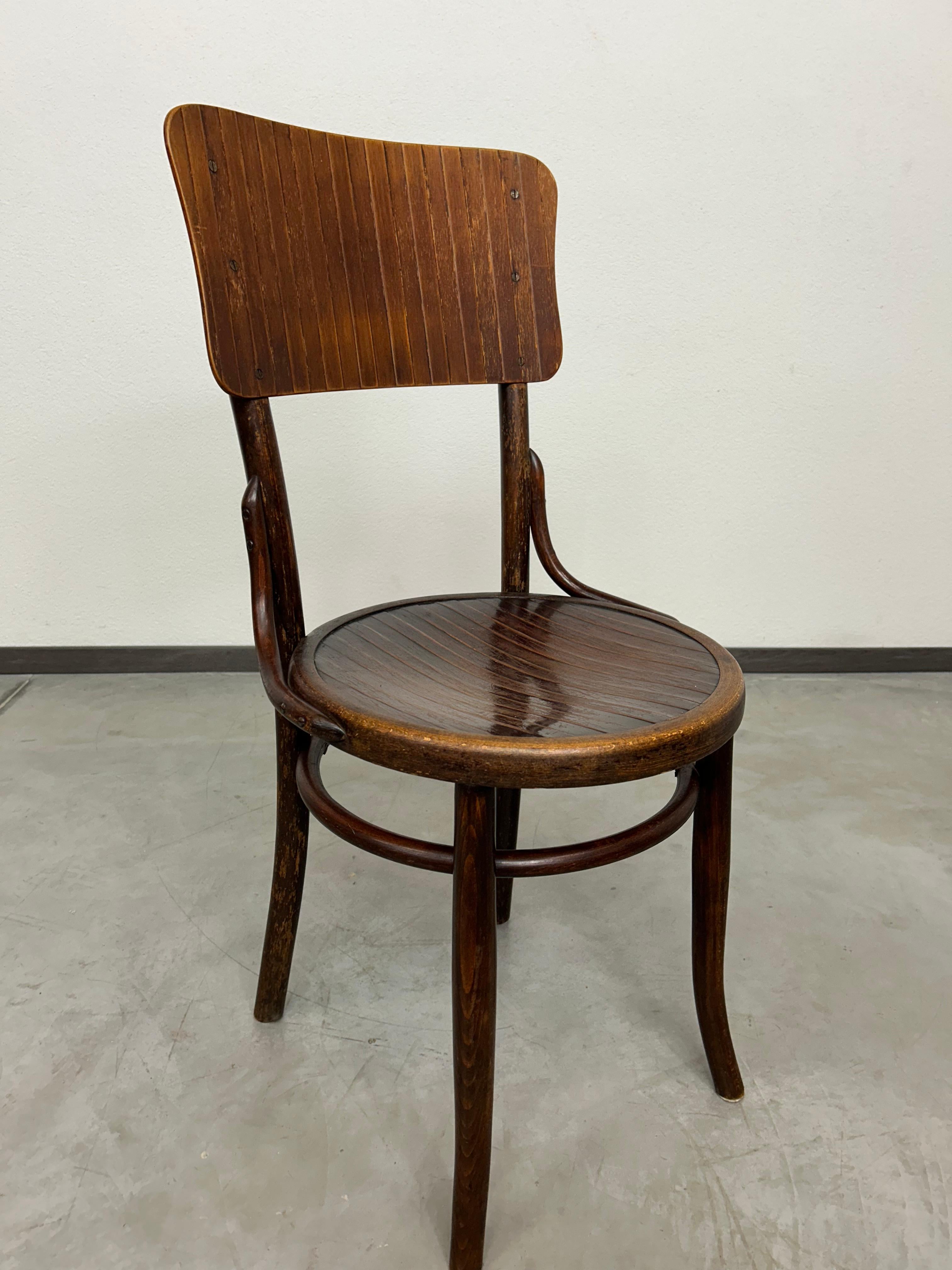 Mid-20th Century Set of 4 dining room chairs by Thonet Mundus For Sale