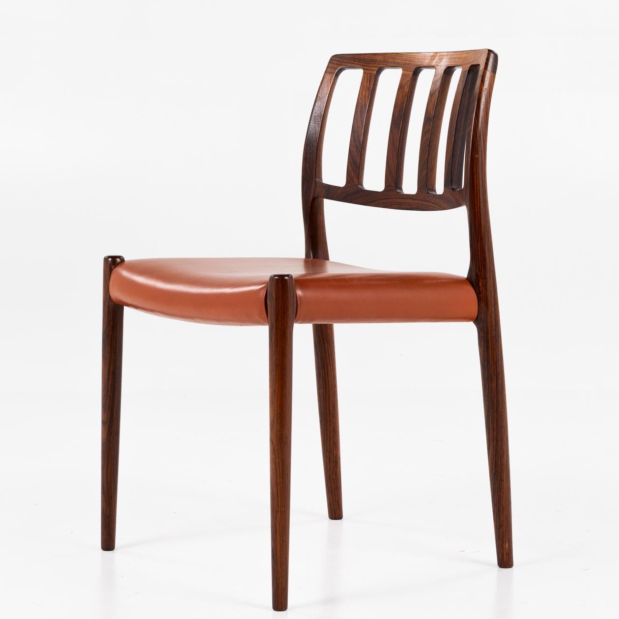Set of 4 NO 83 - Dining chairs in rosewood and seat in patinated leather. Niels O. Møller / J.L Møller