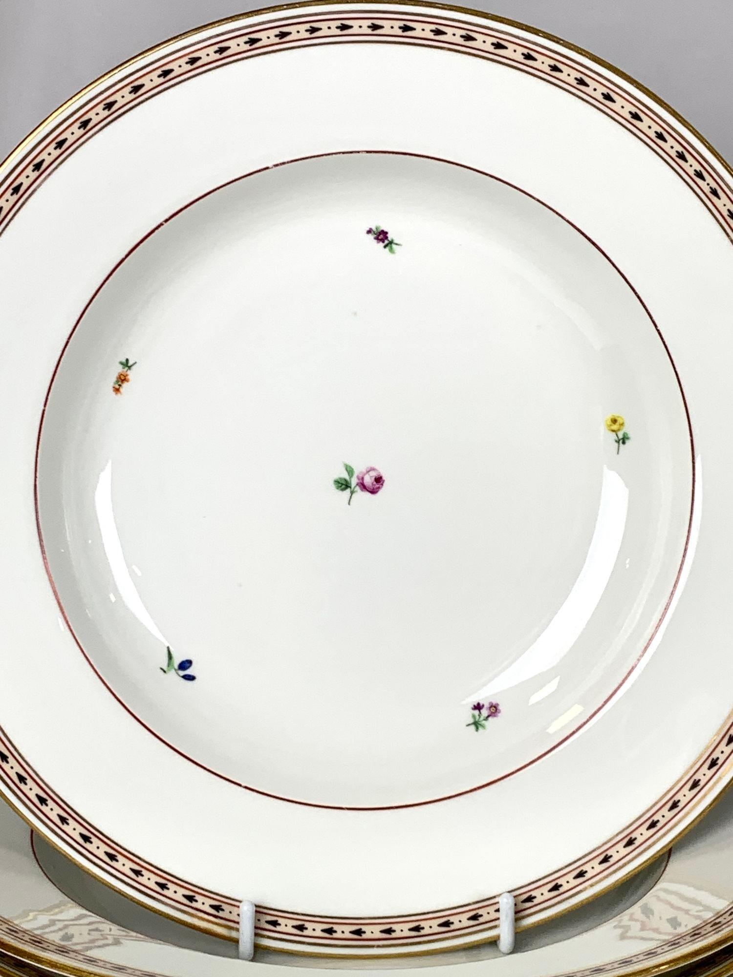 Austrian Set of 4 Dinner 4 Soup Dishes 2 Chargers 18th Century Imperial Vienna Porcelain For Sale