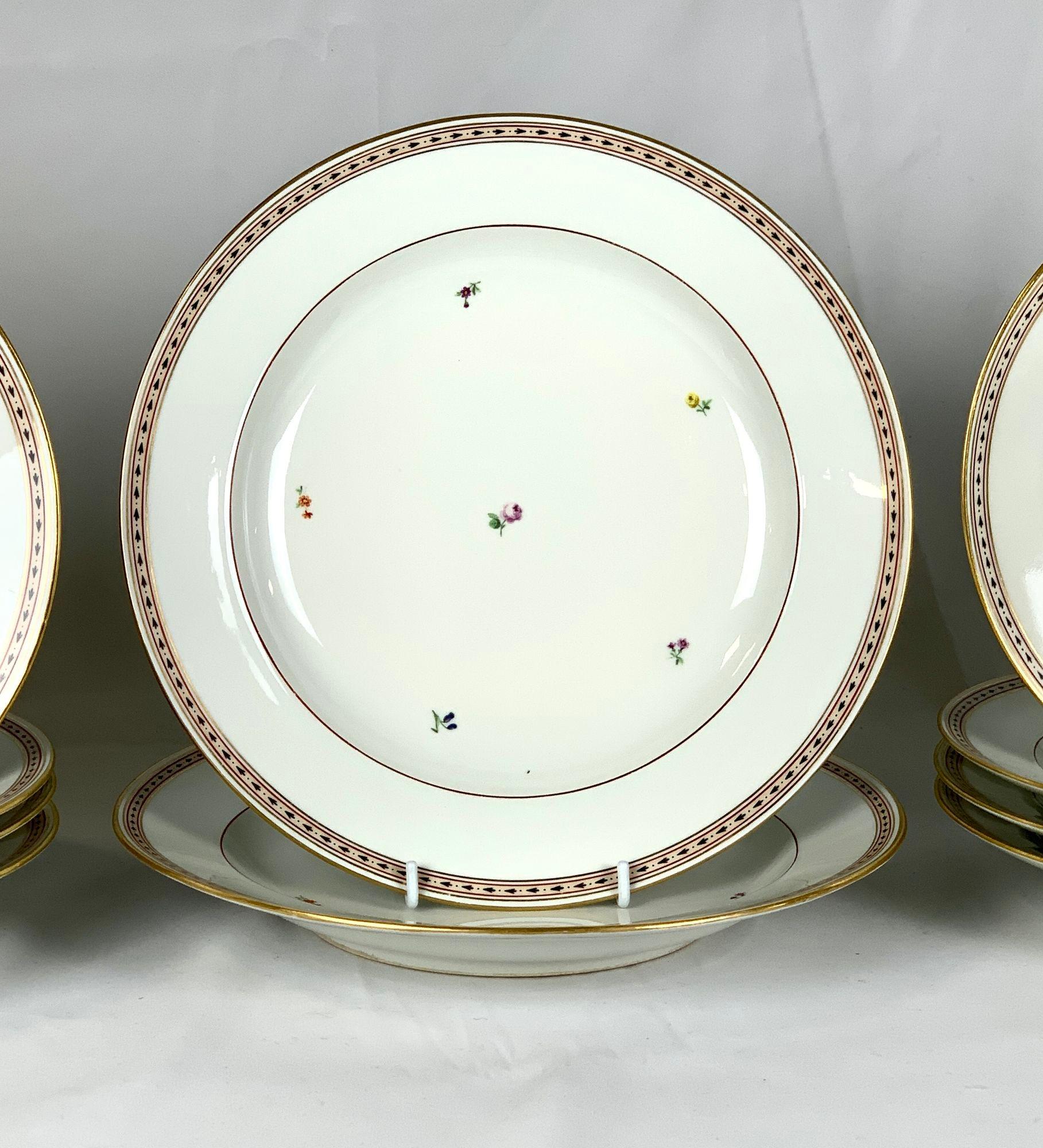 18th Century Imperial Vienna Porcelain Set of 4 Dinner 4 Soup Dishes 2 Chargers  In Excellent Condition For Sale In Katonah, NY