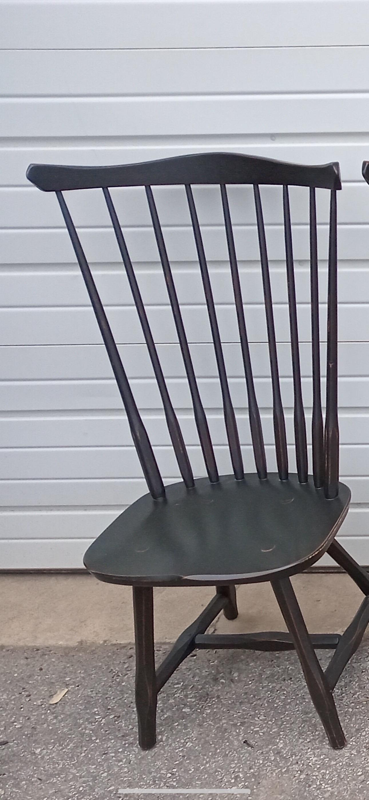 Set di 4 sedie da pranzo Windsor con schienale alto nero invecchiato in stile rustico/contadino in vendita 4