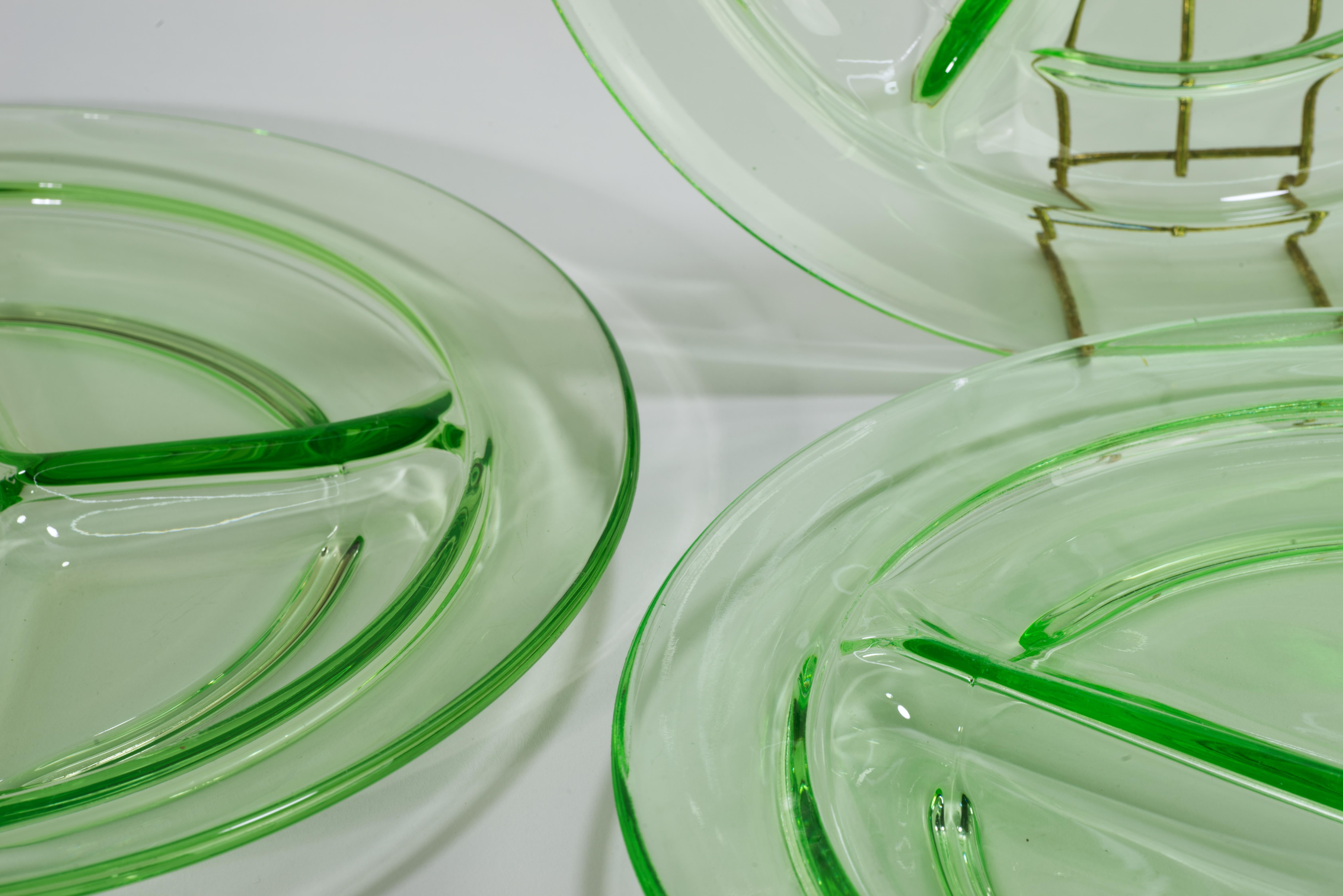 Set de 4 Platos Divididos, Vidrio Verde Uranio Brillan con Luz UV Estadounidense en venta