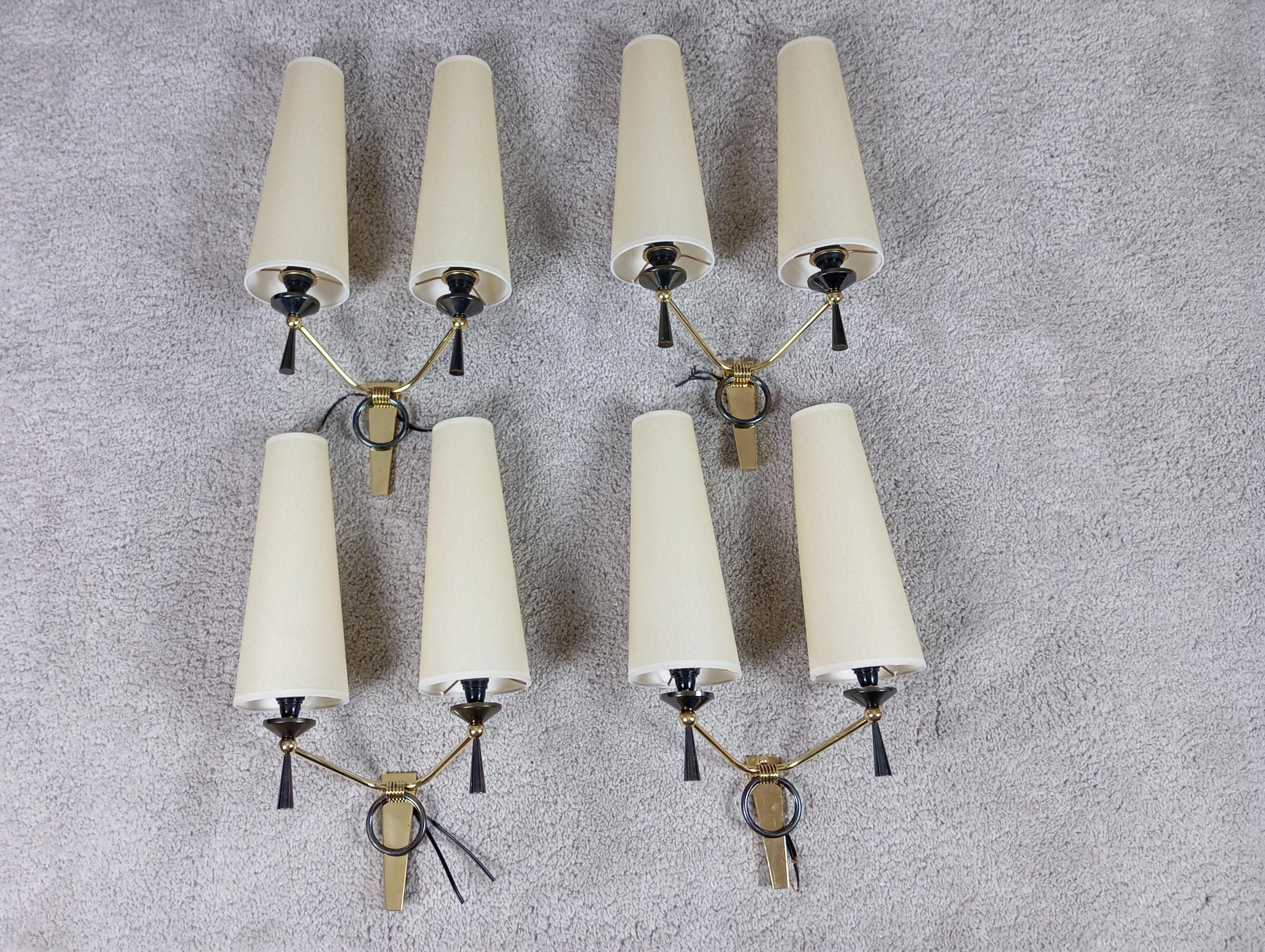 Set of 4 double sconces in brass, Maison Lunel circa 1950 In Excellent Condition For Sale In Saint-Ouen, FR