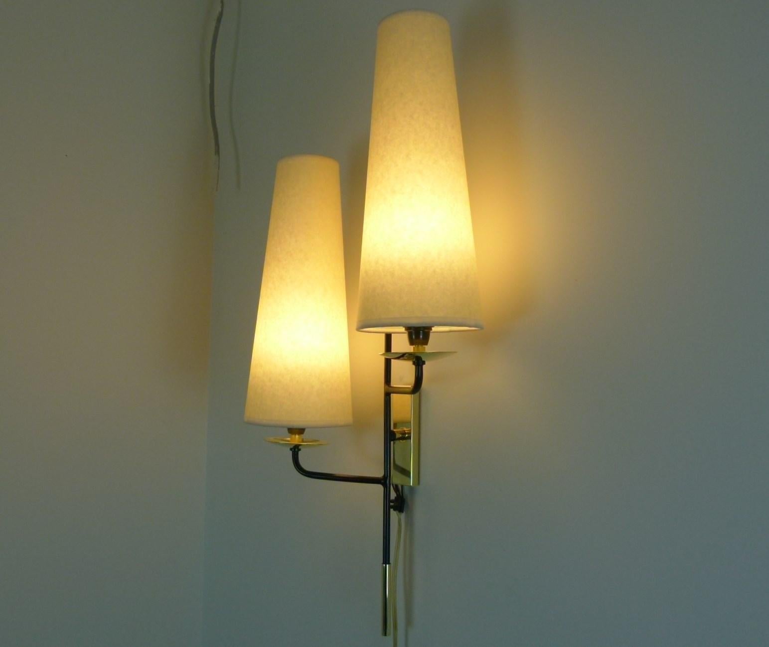 Mid-Century moderno Set di 4 luci a parete doppie Maison Lunel, circa 1950 in vendita