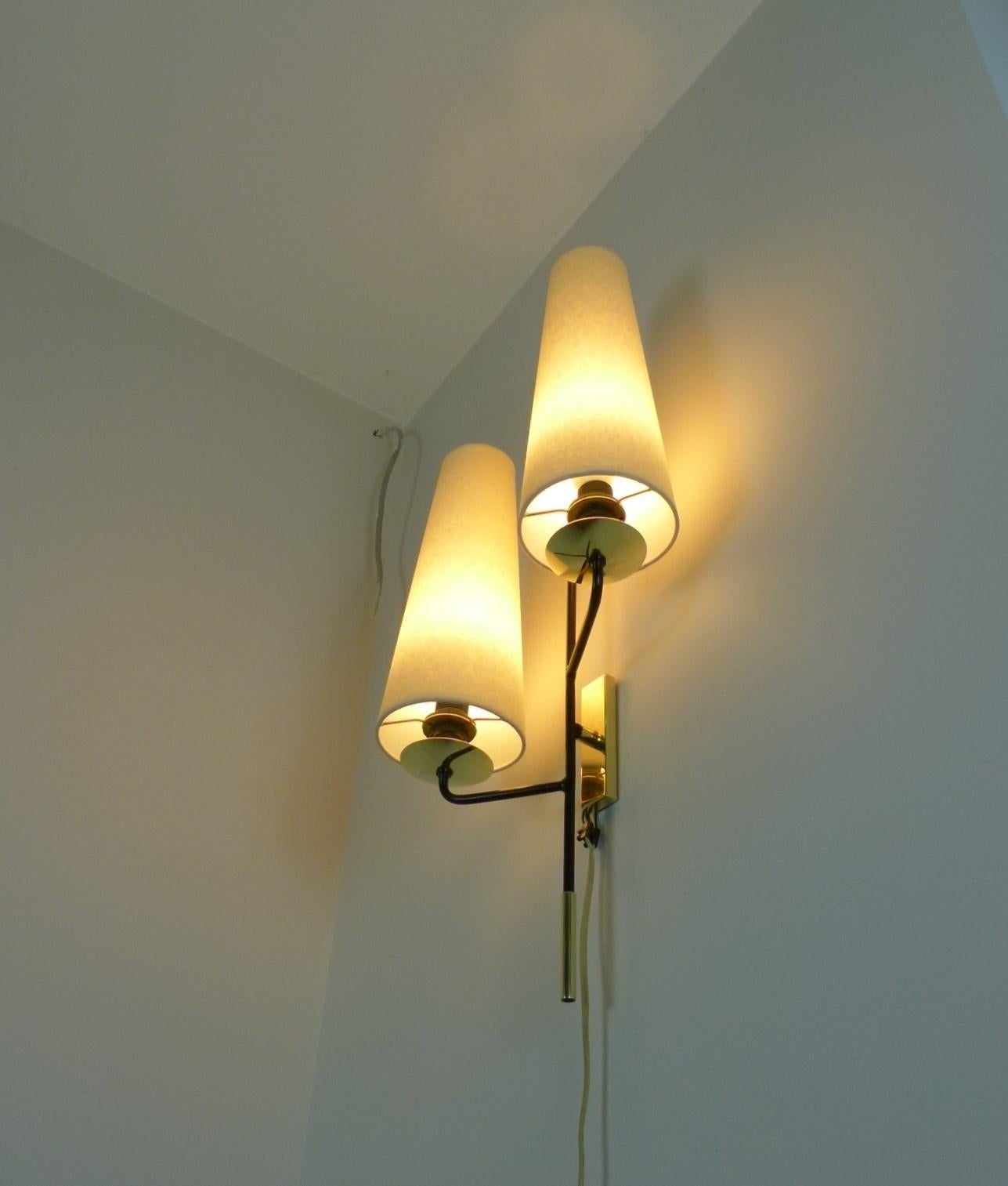 XX secolo Set di 4 luci a parete doppie Maison Lunel, circa 1950 in vendita