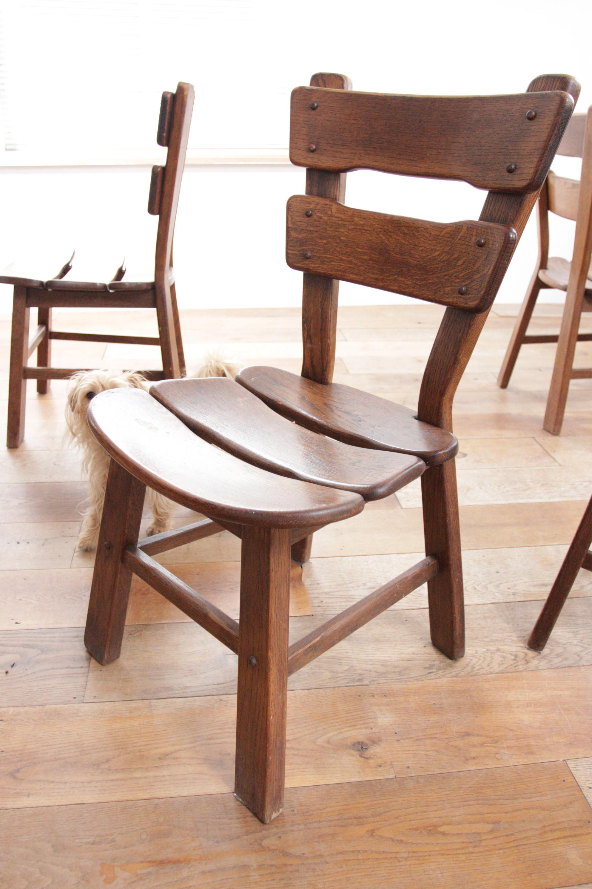 Ensemble de 4 chaises de salle à manger en chêne à dossier échelonné de style Brutaliste hollandais en vente 3
