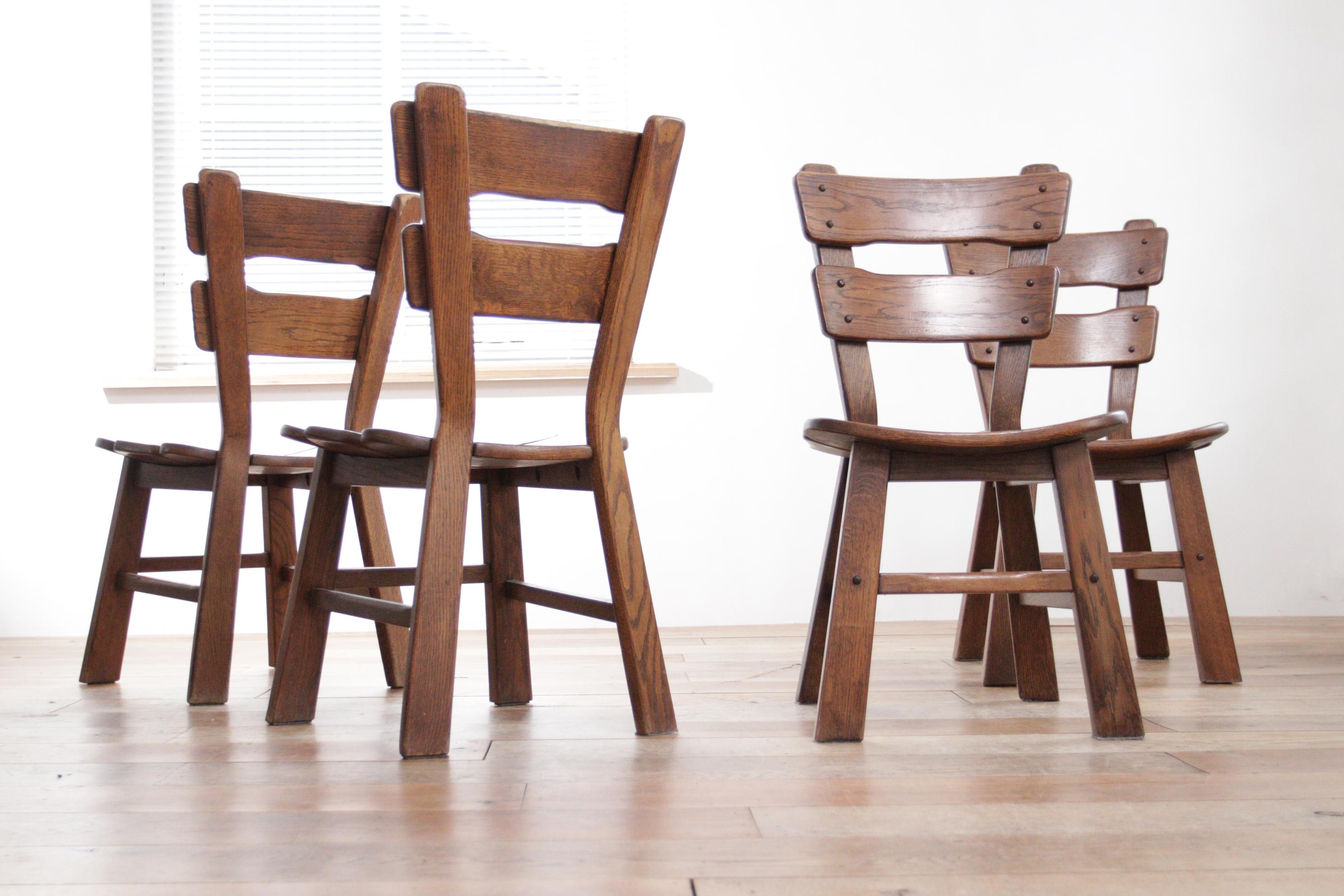 Ensemble de 4 chaises de salle à manger en chêne à dossier échelonné de style Brutaliste hollandais en vente 1