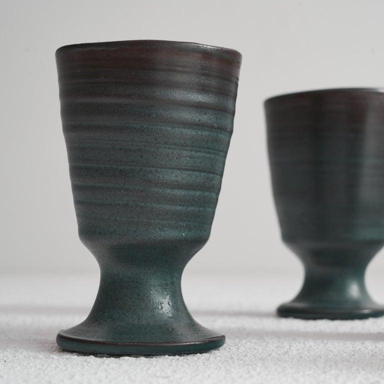 Juego de 4 copas de cerámica holandesa de mediados del siglo XX Studio Pottery Moderno de mediados de siglo en venta