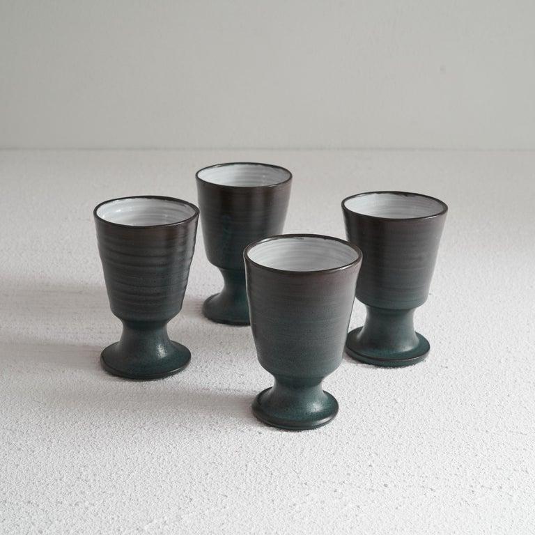 Juego de 4 copas de cerámica holandesa de mediados del siglo XX Studio Pottery Holandés en venta