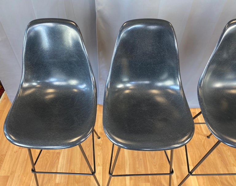 Contemporary Set of 4 Eames for Herman Miller Dark Grey Molded Fiberglass Bar Stools For Sale