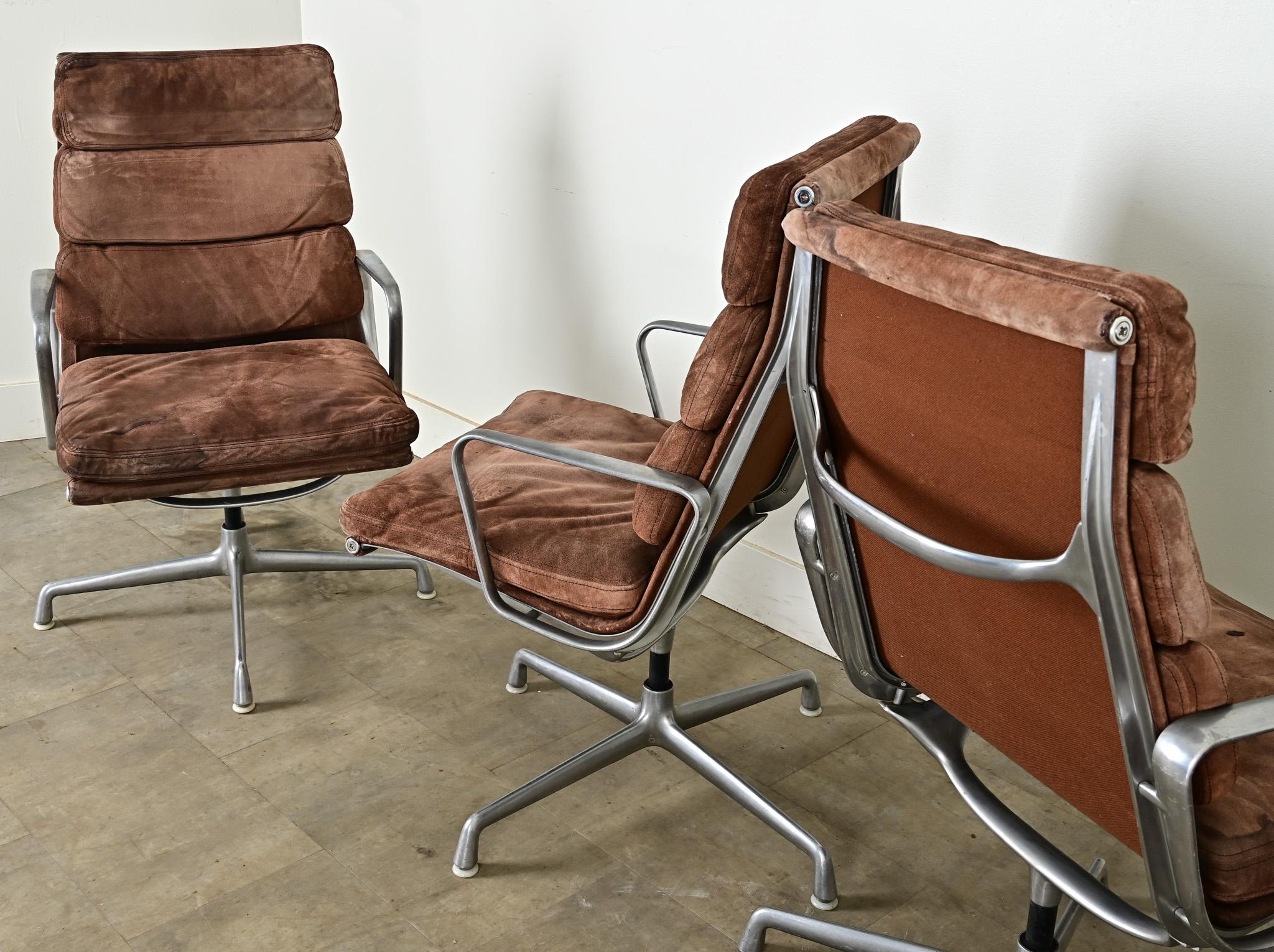 Set di 4 sedie direzionali Eames con pad morbido in vendita 5