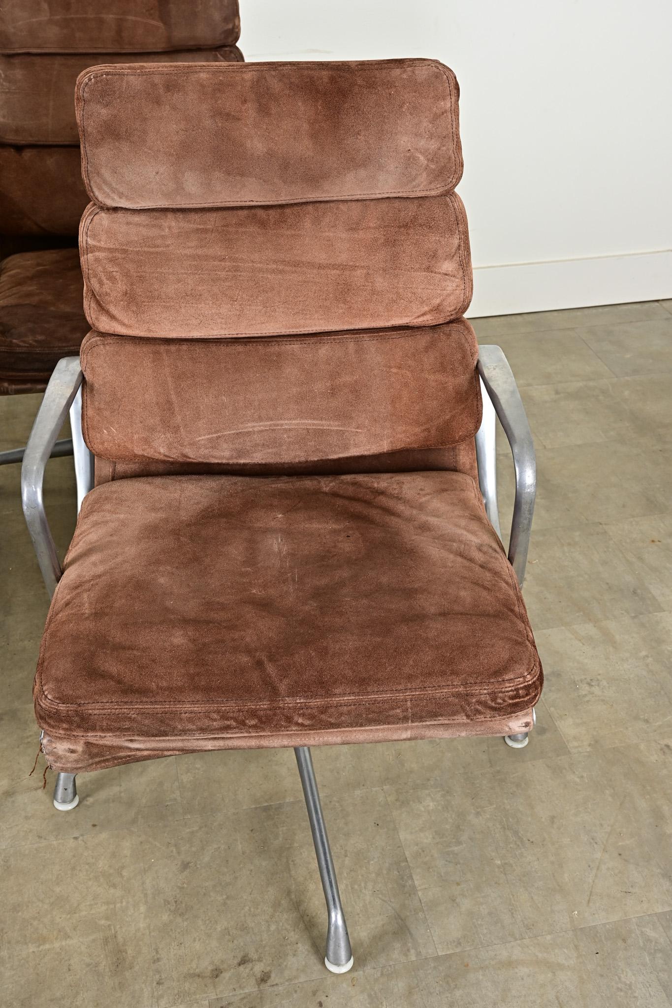 Set di 4 sedie direzionali Eames con pad morbido In condizioni buone in vendita a Baton Rouge, LA