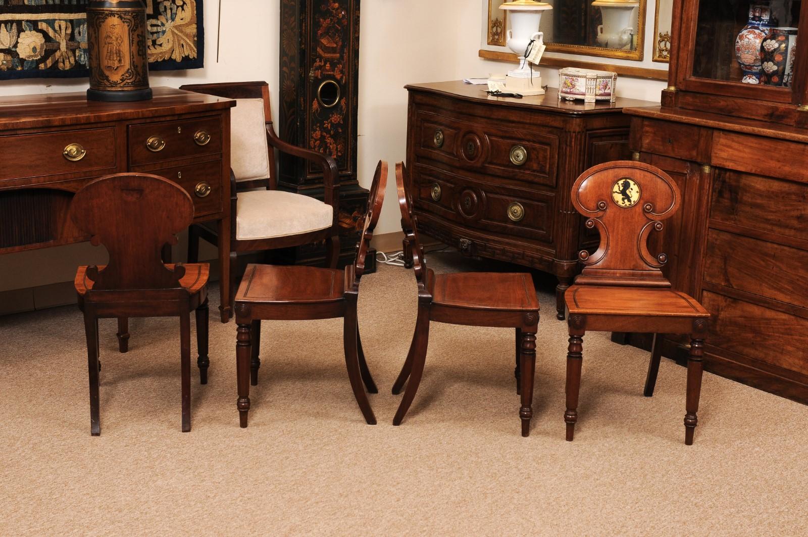 Acajou Ensemble de 4 chaises de salle en acajou anglais du début du 19e siècle en vente