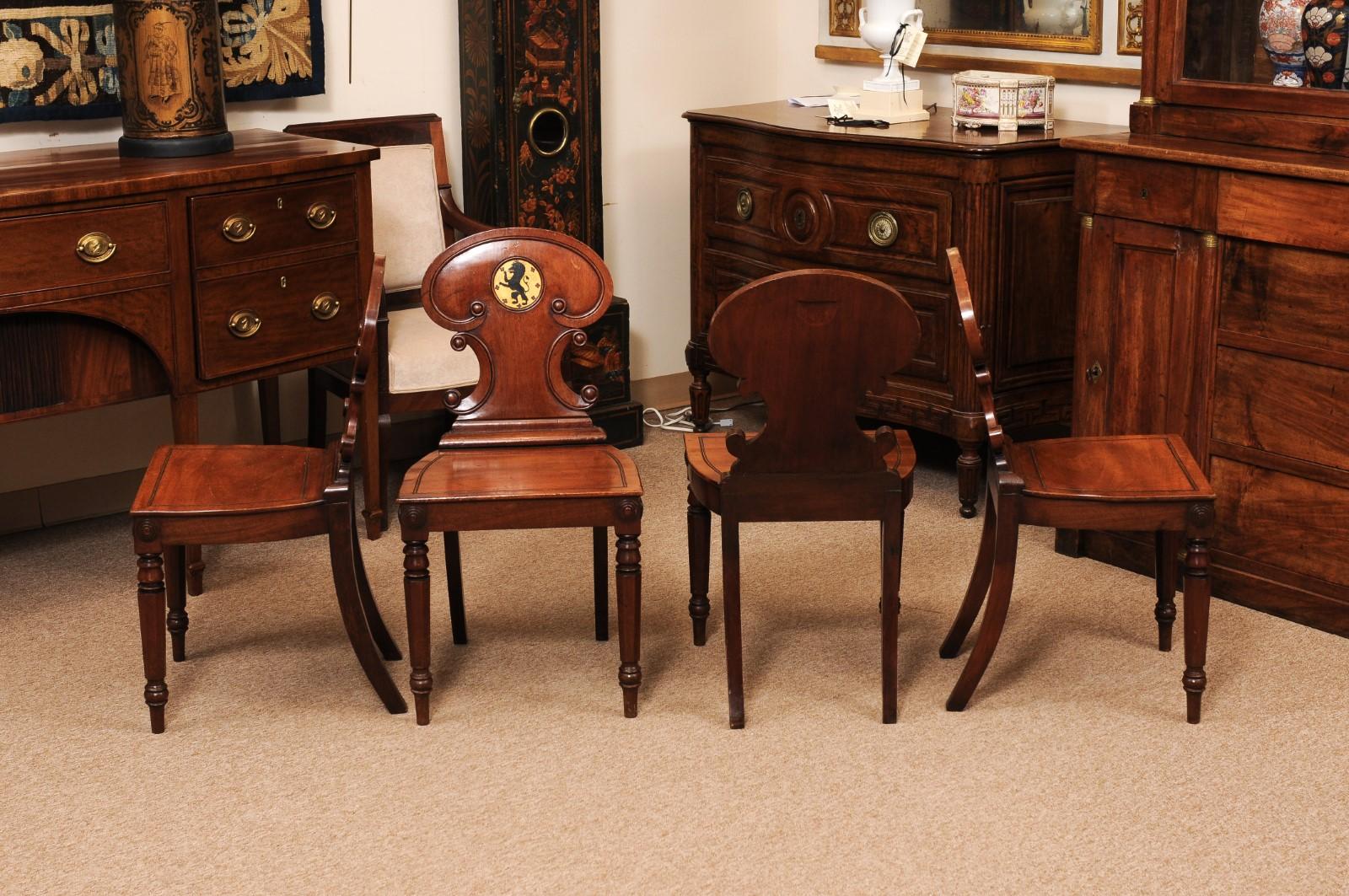 Ensemble de 4 chaises de salle en acajou anglais du début du 19e siècle en vente 1