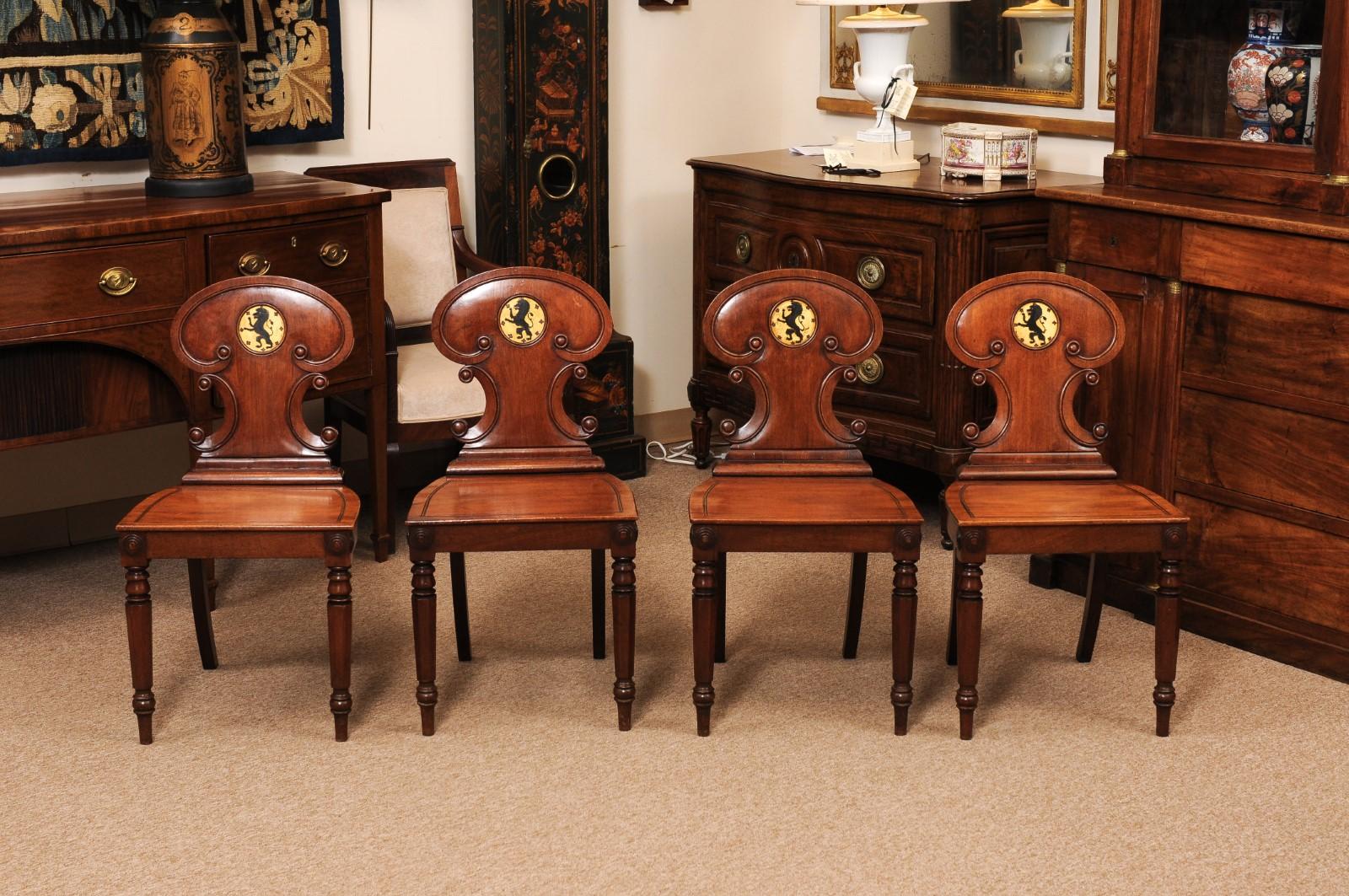 Ensemble de 4 chaises de salle en acajou anglais du début du 19e siècle en vente 2