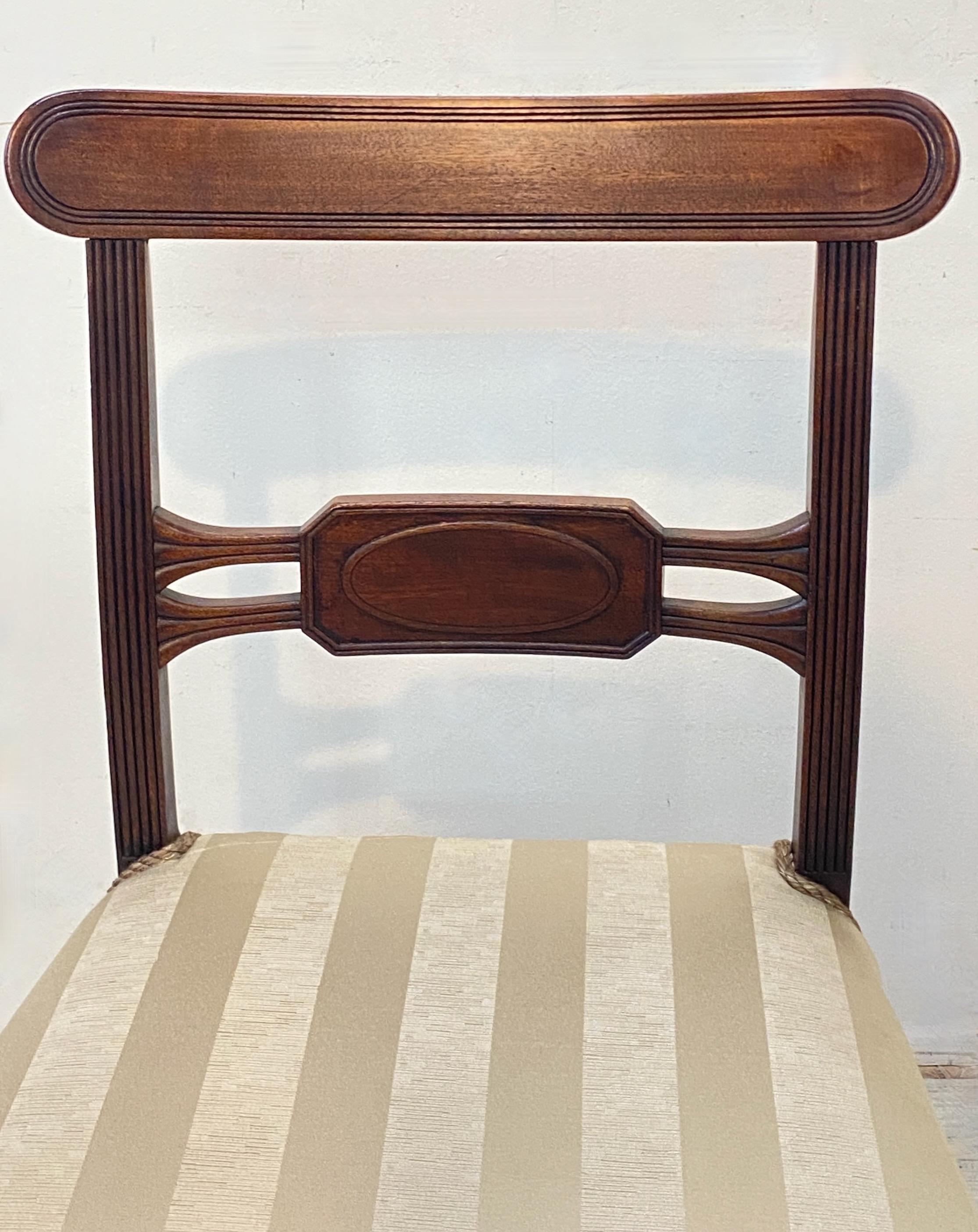 Set of 4 Early 19th Century English Regency Mahogany Dining Chairs, circa 1820 For Sale 3