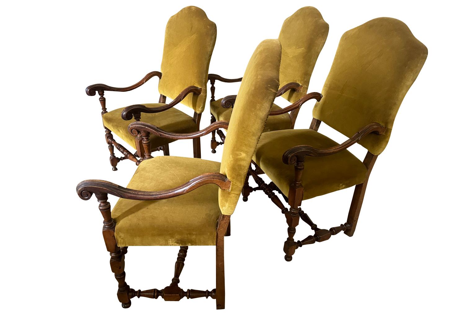 Ensemble de 4 fauteuils italiens du début du 19e siècle Bon état - En vente à Round Top, TX