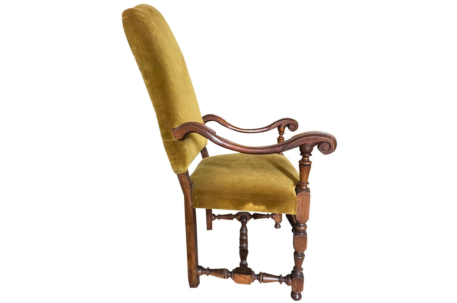 Noyer Ensemble de 4 fauteuils italiens du début du 19e siècle en vente