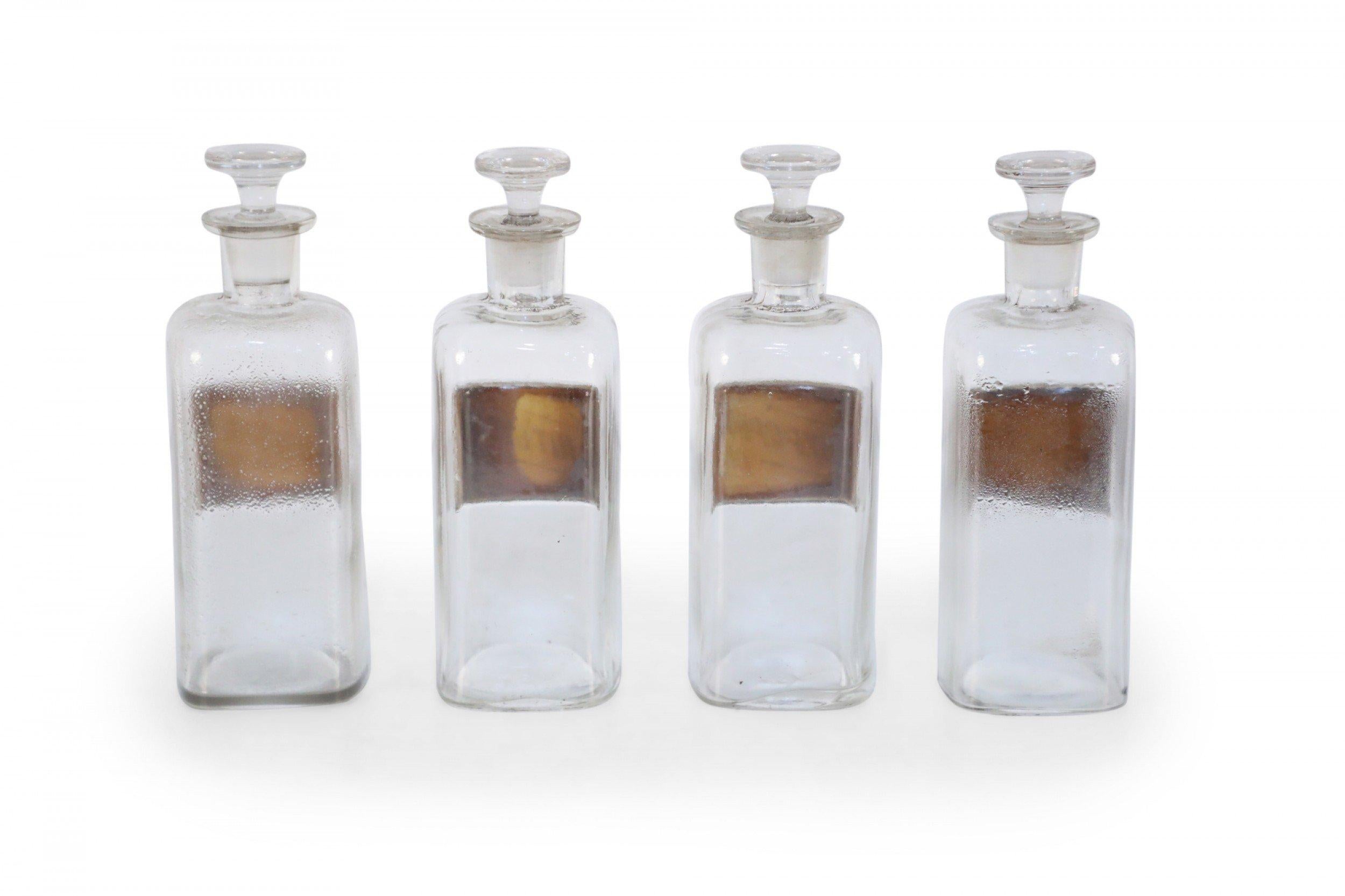 Set von 4 Apothekerflaschen aus beschriftetem Glas aus dem frühen 20. Jahrhundert (amerikanisch)