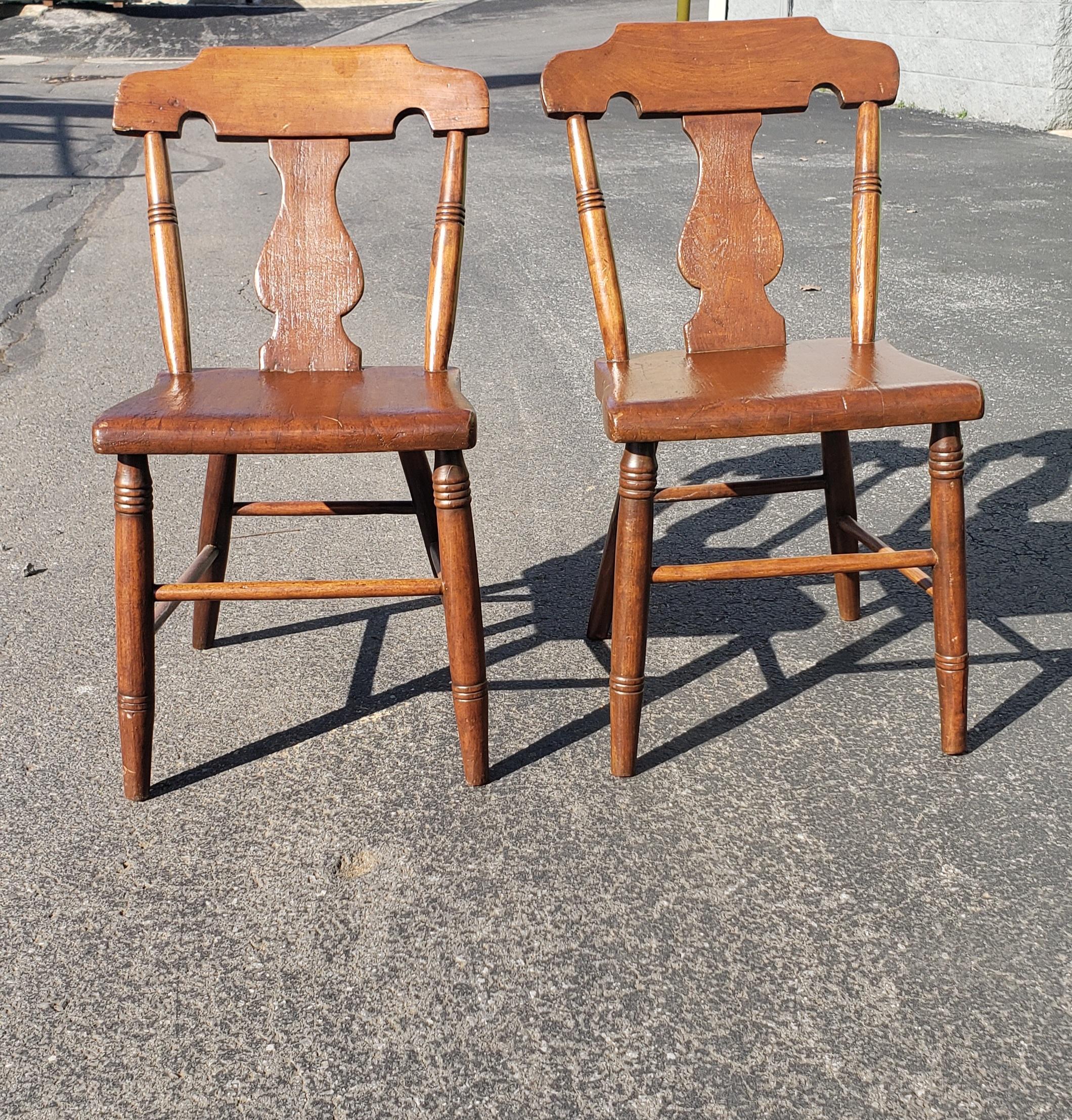 Hand-Crafted Set of 4 Early American Yew Wood Side Chairs, circa 1840s For Sale