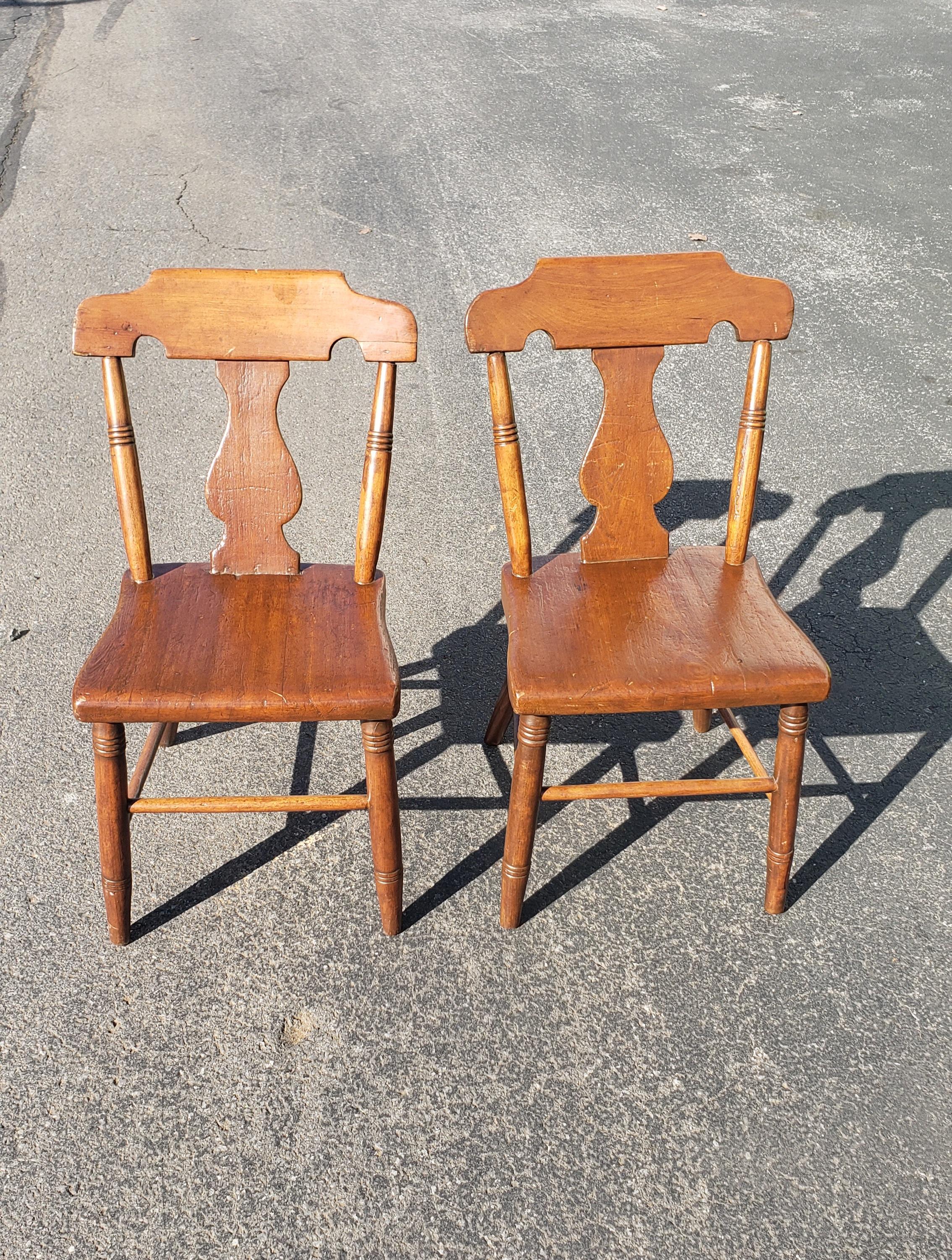 Set of 4 Early American Yew Wood Side Chairs, circa 1840s In Good Condition For Sale In Germantown, MD