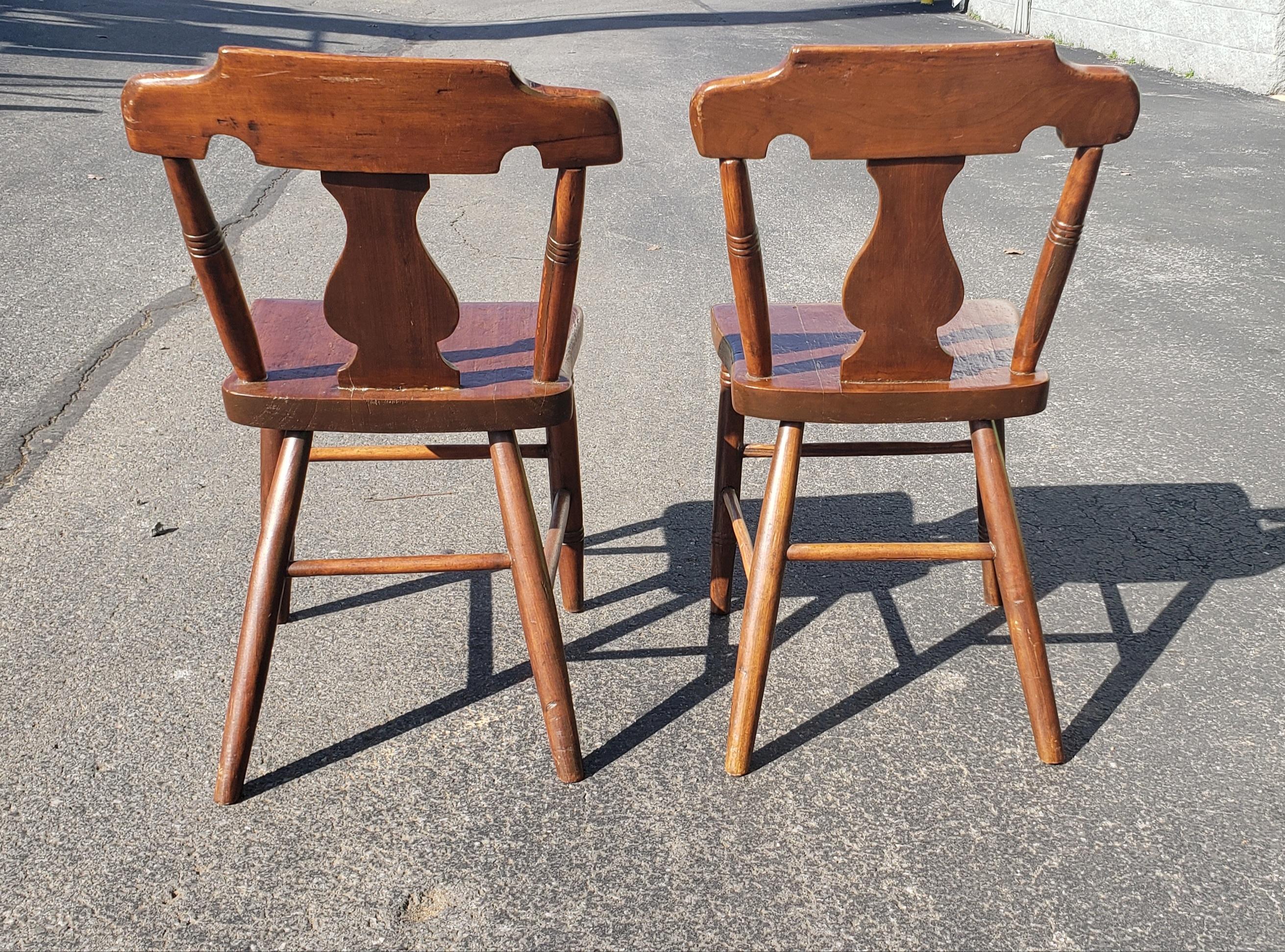 Set of 4 Early American Yew Wood Side Chairs, circa 1840s For Sale 1
