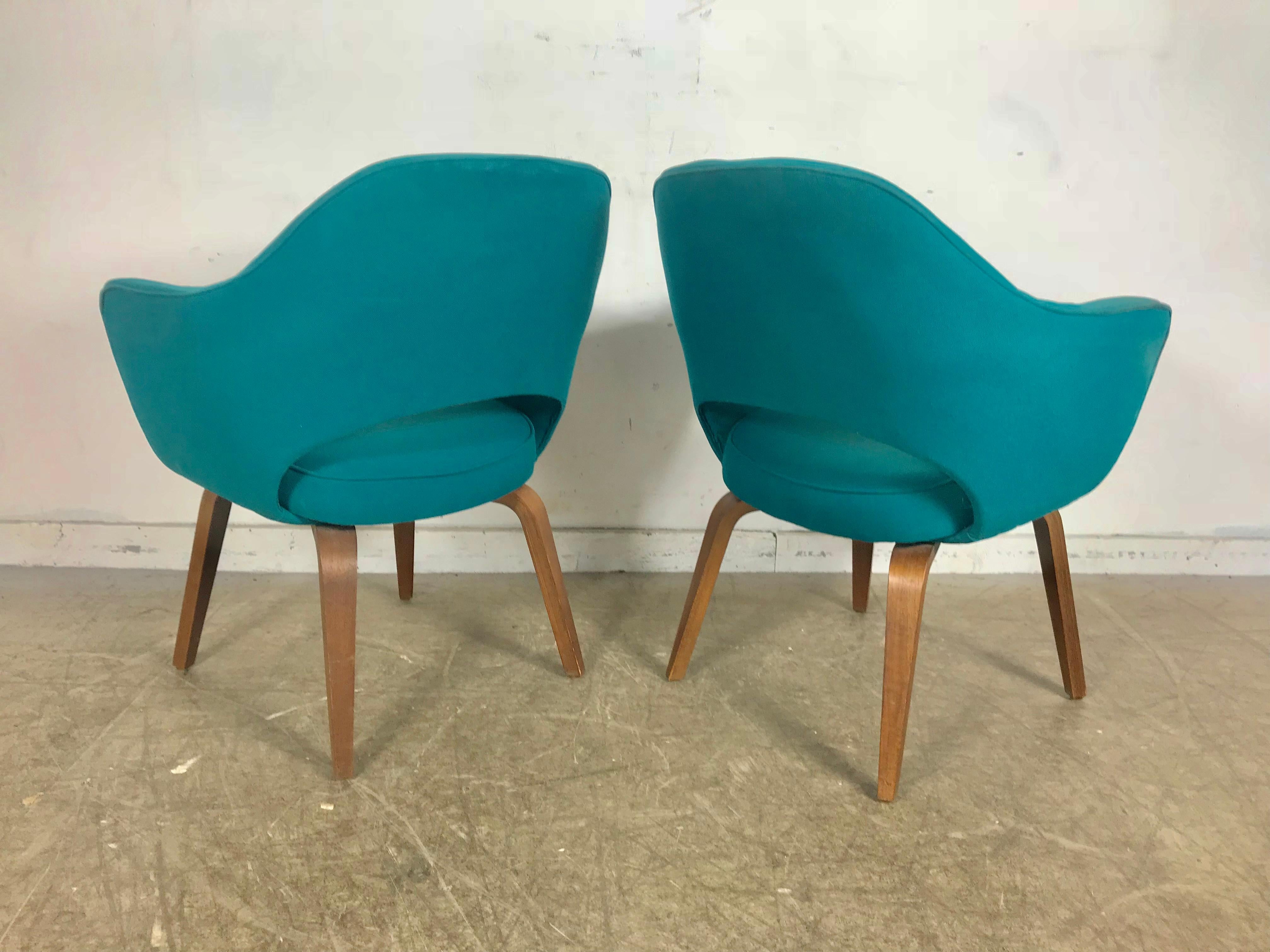 Set of  4 Early Knoll Saarinen Executive Armchairs with Bentwood Legs In Good Condition In Buffalo, NY