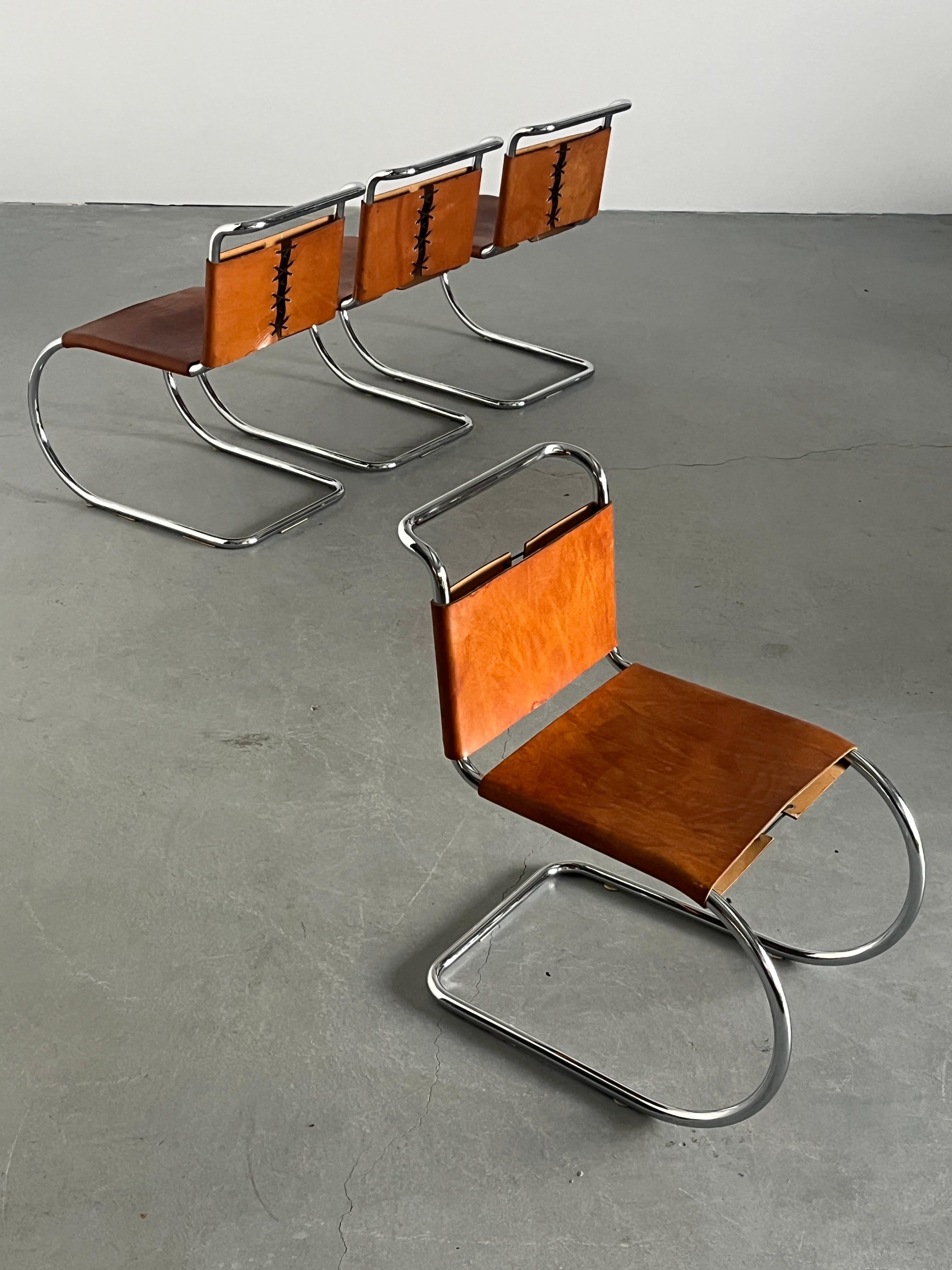 Ensemble de 4 chaises Mies van der Rohe 'MR10' d'origine en cuir cognac en vente 2