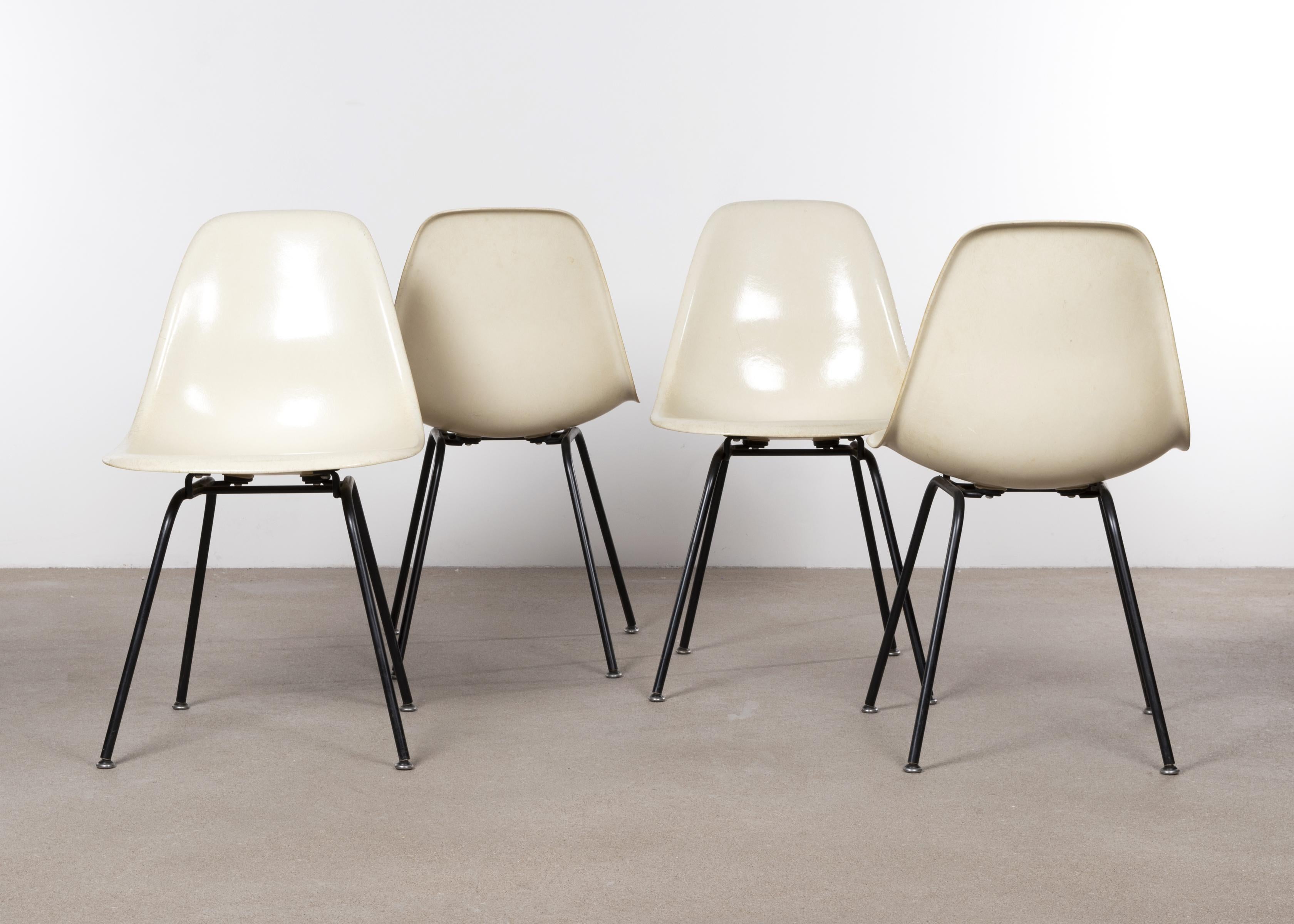 Mid-Century Modern Set of 4 Early Parchment Eames DSX Dining Chairs for Herman Miller