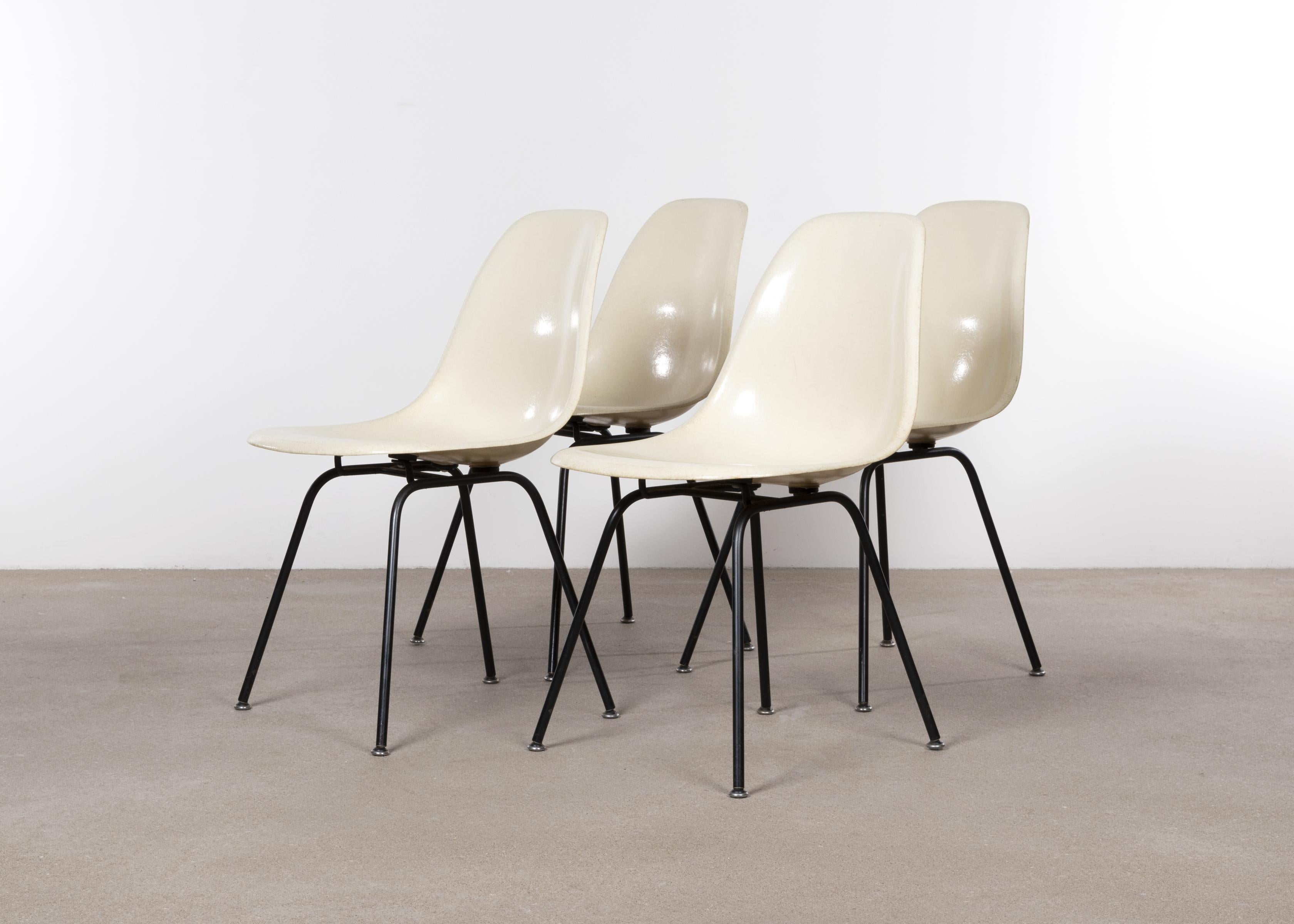 American Set of 4 Early Parchment Eames DSX Dining Chairs for Herman Miller