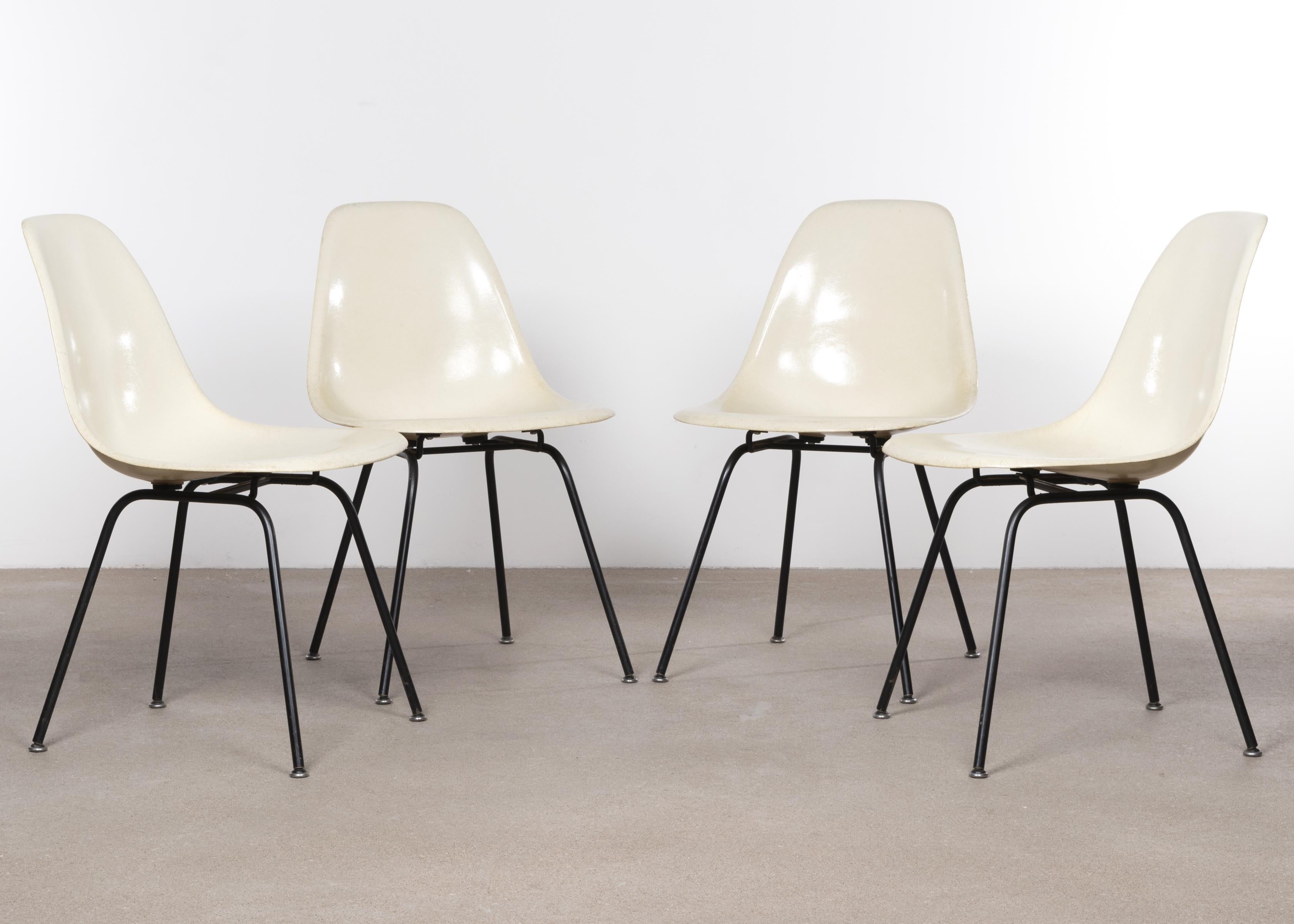 Set of 4 Early Parchment Eames DSX Dining Chairs for Herman Miller In Good Condition In Amsterdam, NL