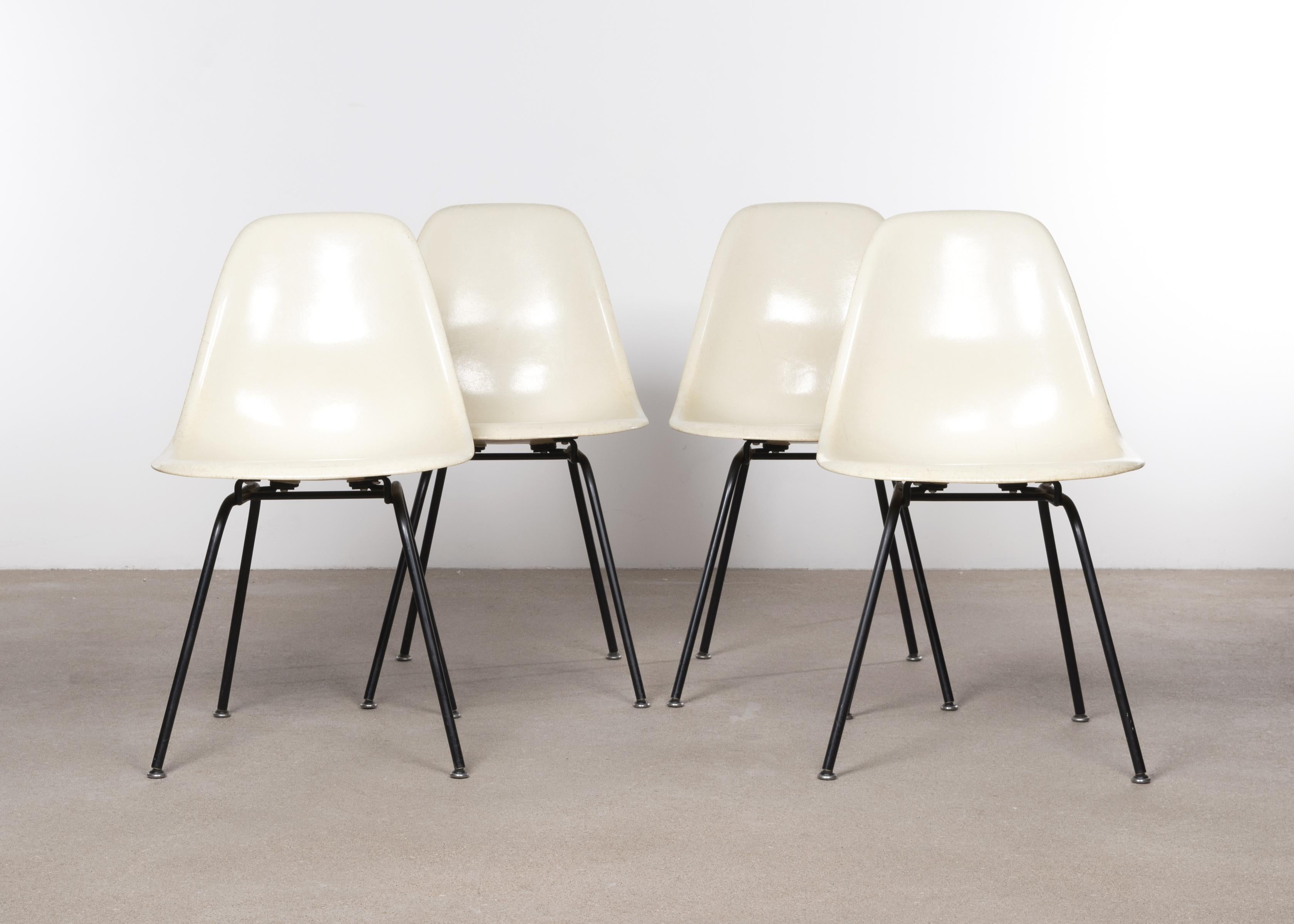 Mid-20th Century Set of 4 Early Parchment Eames DSX Dining Chairs for Herman Miller