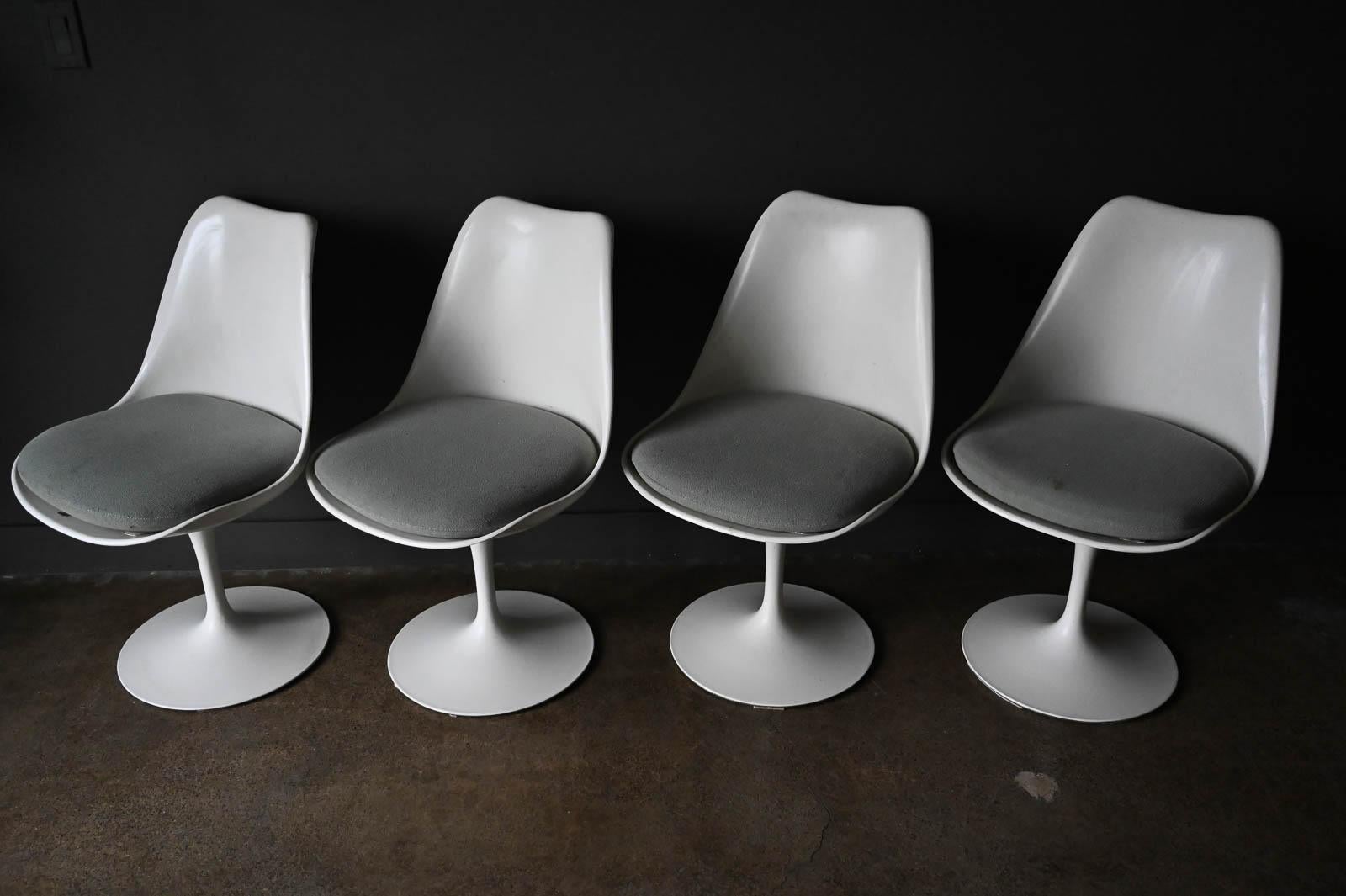 Mid-Century Modern Set of 4 Eero Saarinen for Knoll Tulip Chairs, circa 1959