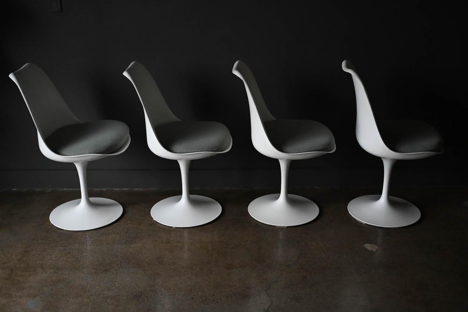Set of 4 Eero Saarinen for Knoll Tulip Chairs, circa 1959 In Good Condition In Costa Mesa, CA