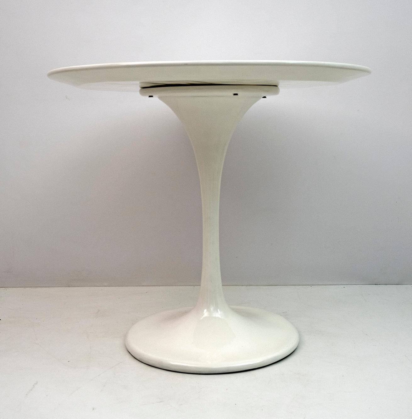 Set of 4 Eero Saarinen & Knoll Swivel Tulip Chairs and Round Table 7