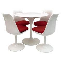 Set of 4 Eero Saarinen & Knoll Swivel Tulip Chairs and Round Table