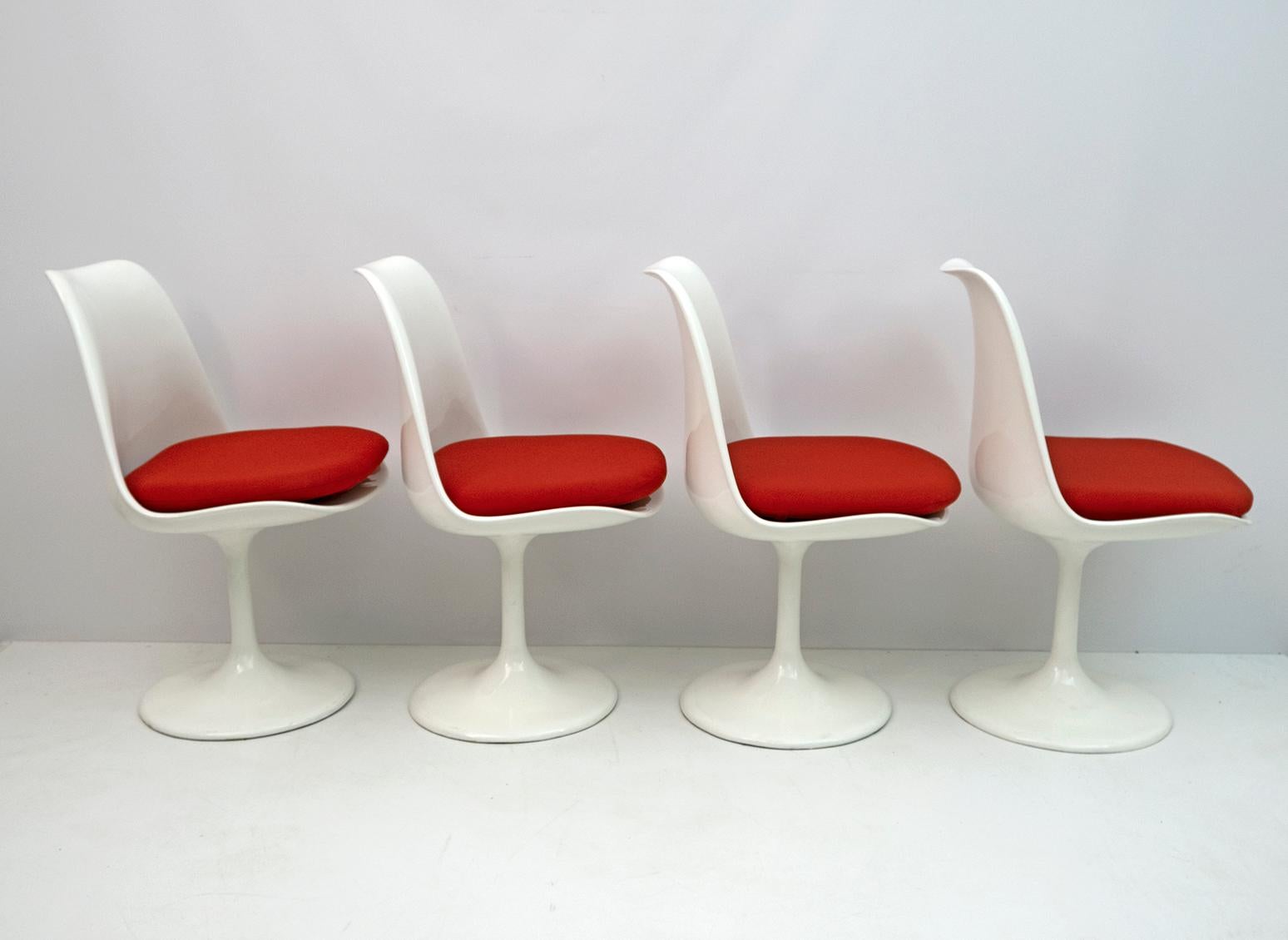 20th Century Set of 4 Eero Saarinen & Knoll Swivel Tulip Chairs