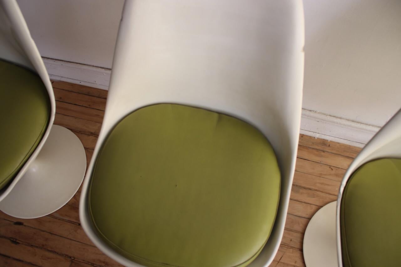 Fiberglass Set of 4 Eero Saarinen Midcentury Tulip Dining Chairs