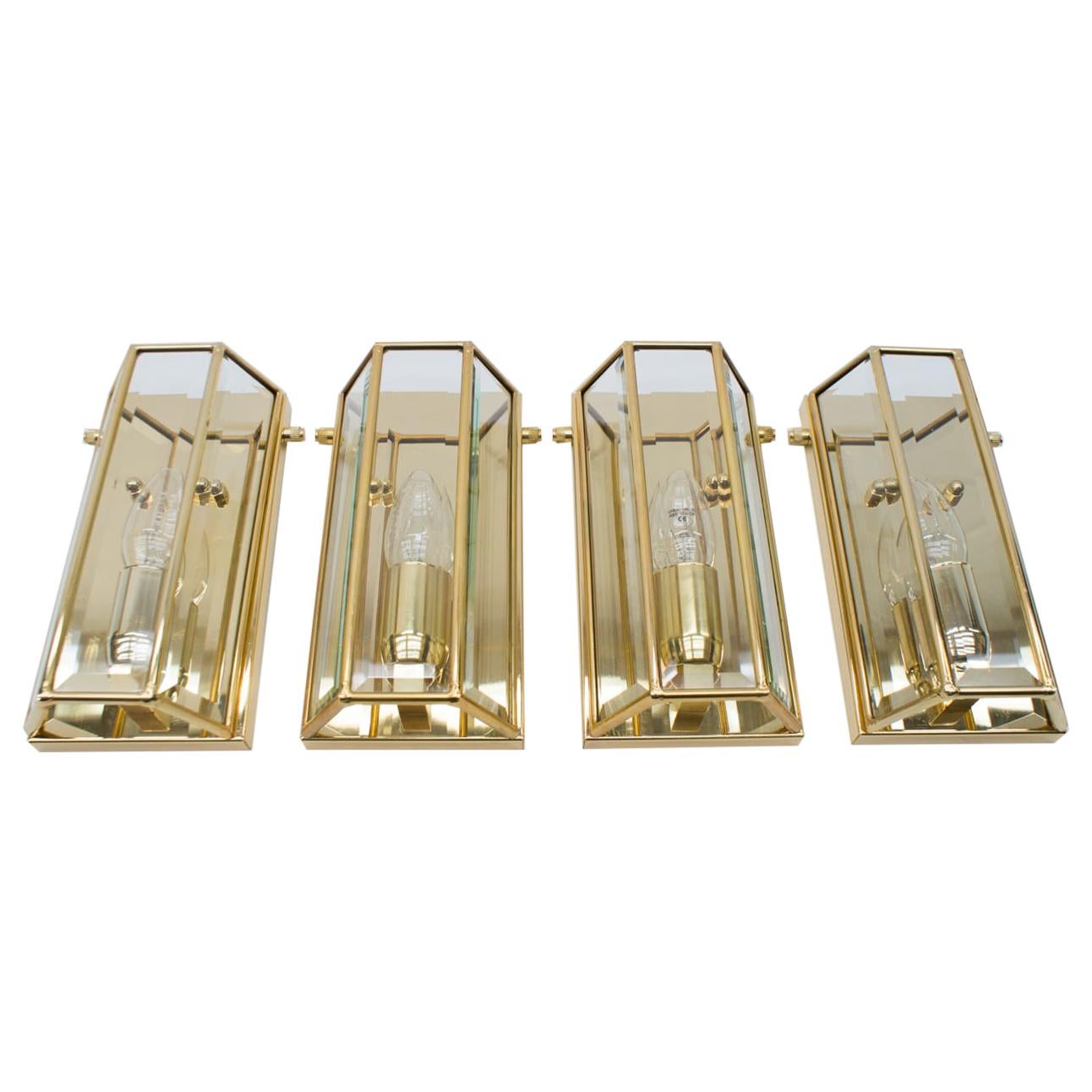 Set of 4 Elegant Midcentury Brass and Cut Glass Wall Lamps by W. Müller Munich For Sale