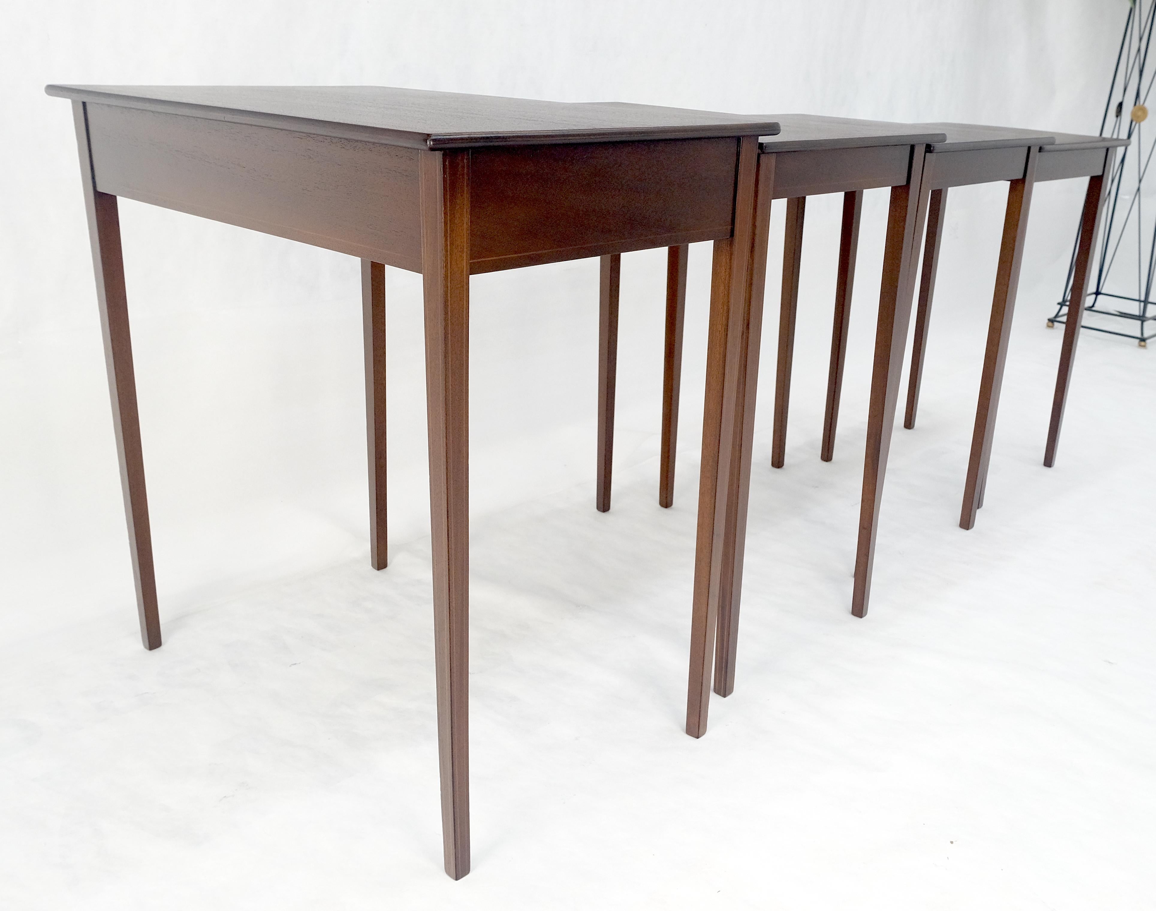 20th Century Set of 4 Elegant Tapered Legs Mahogany Federal Nesting Side End Tables MINT For Sale