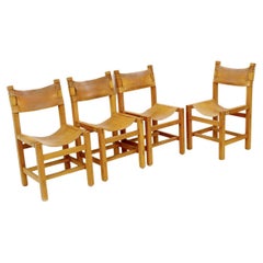 Ensemble de 4 chaises en orme et cuir de la Maison Regain, années 1960