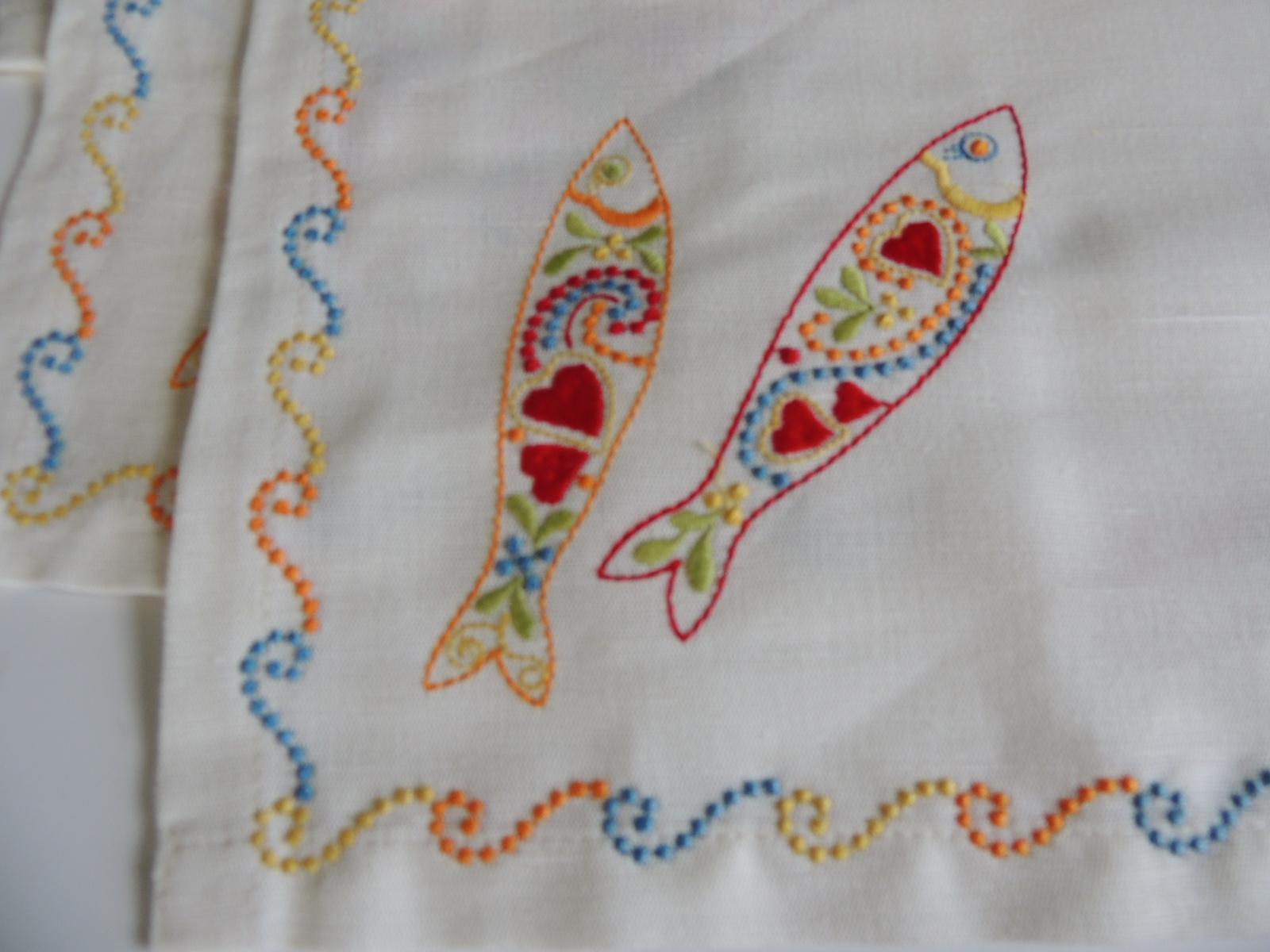 Machine-Made Set of '4' Embroidered Linen Placemats