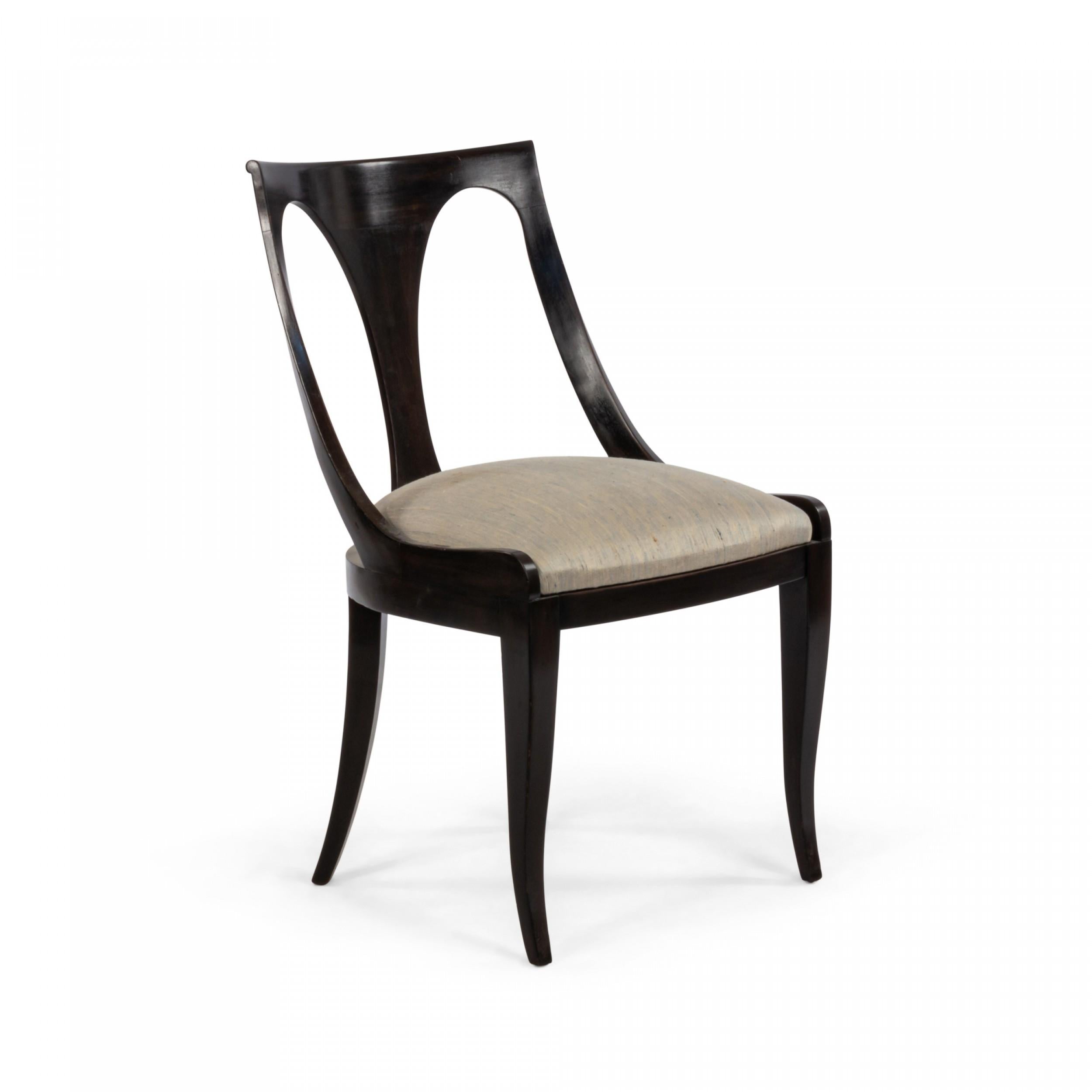 Inconnu Ensemble de 4 chaises de salle à manger de style Empire en laque noire et soie bleue en vente