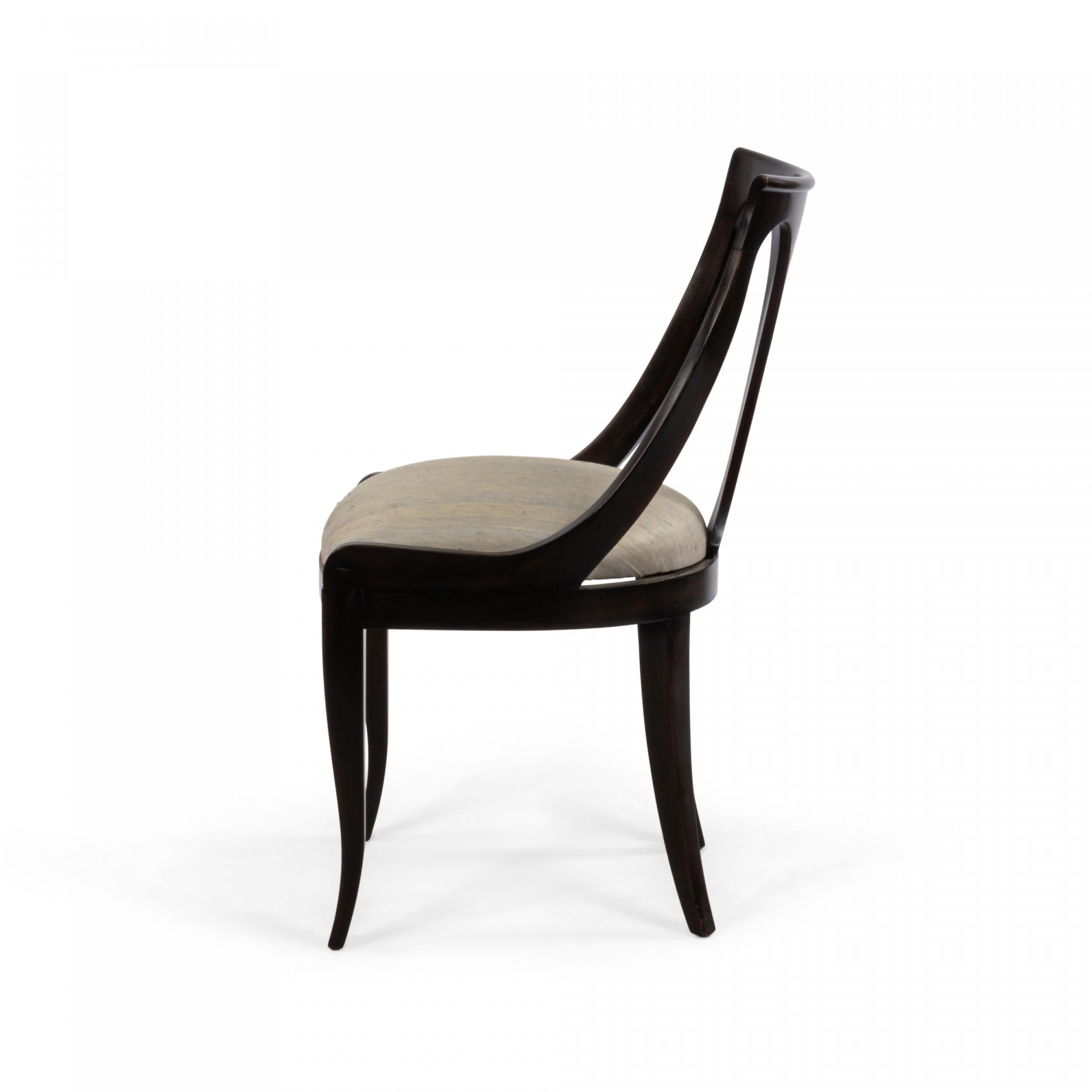 Ensemble de 4 chaises de salle à manger de style Empire en laque noire et soie bleue en vente 1