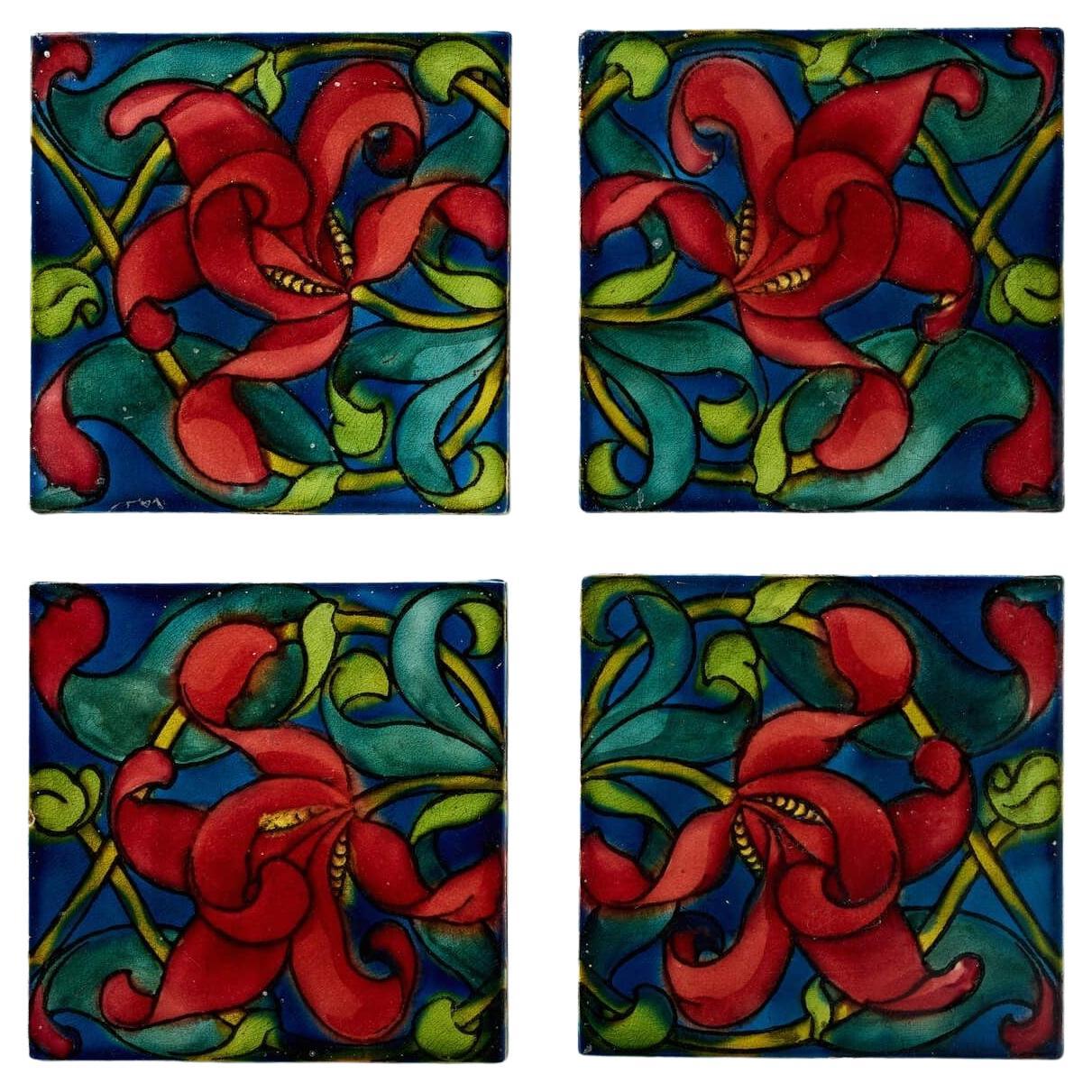 Set di 4 piastrelle floreali smaltate Arts & Crafts inglesi in vendita