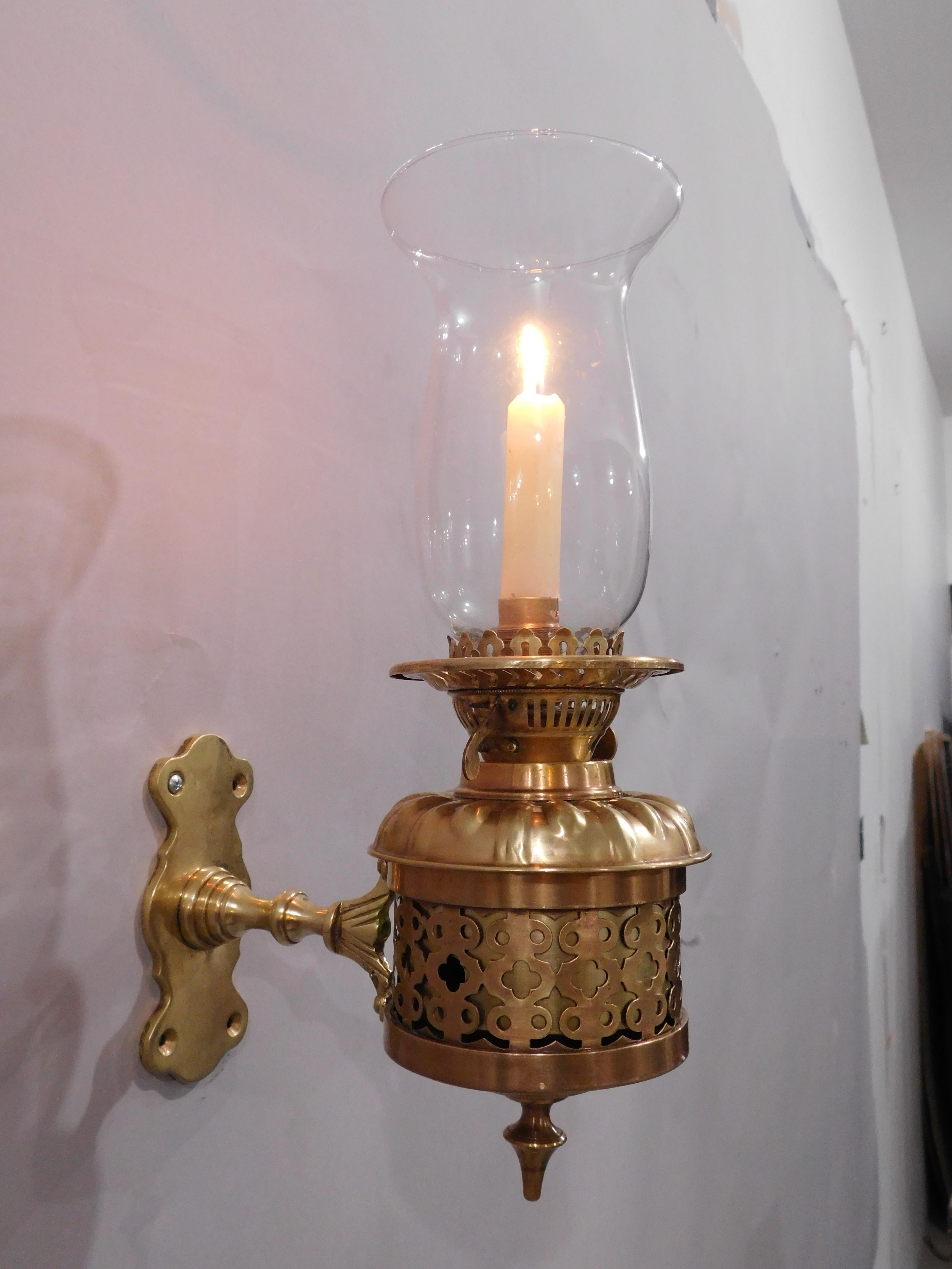 Set of 4 Brass and Bronze Candle Hurricane Lantern Sconces, England, 1890 In Excellent Condition For Sale In Chicago, IL